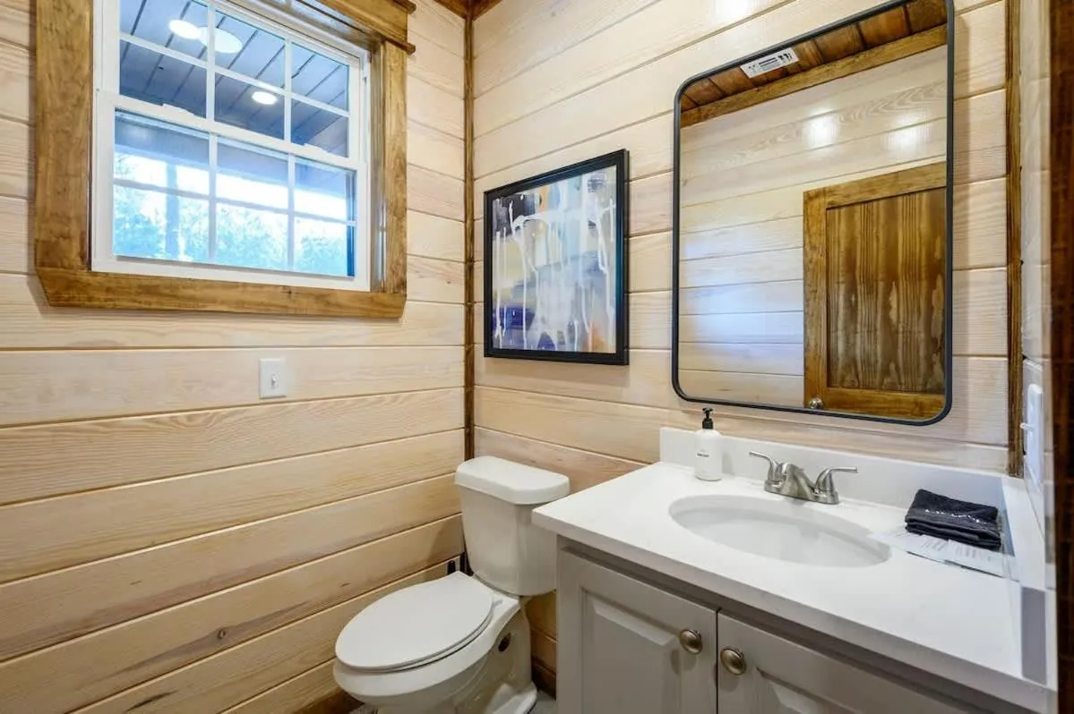 Family-friendly Broken Bow Cabin - Spa, Game Room