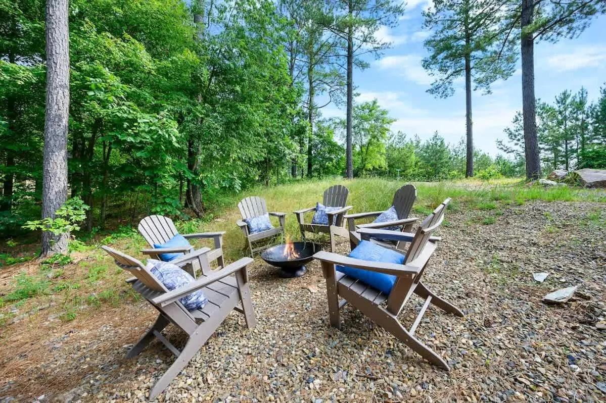 Family-friendly Broken Bow Cabin - Spa, Game Room