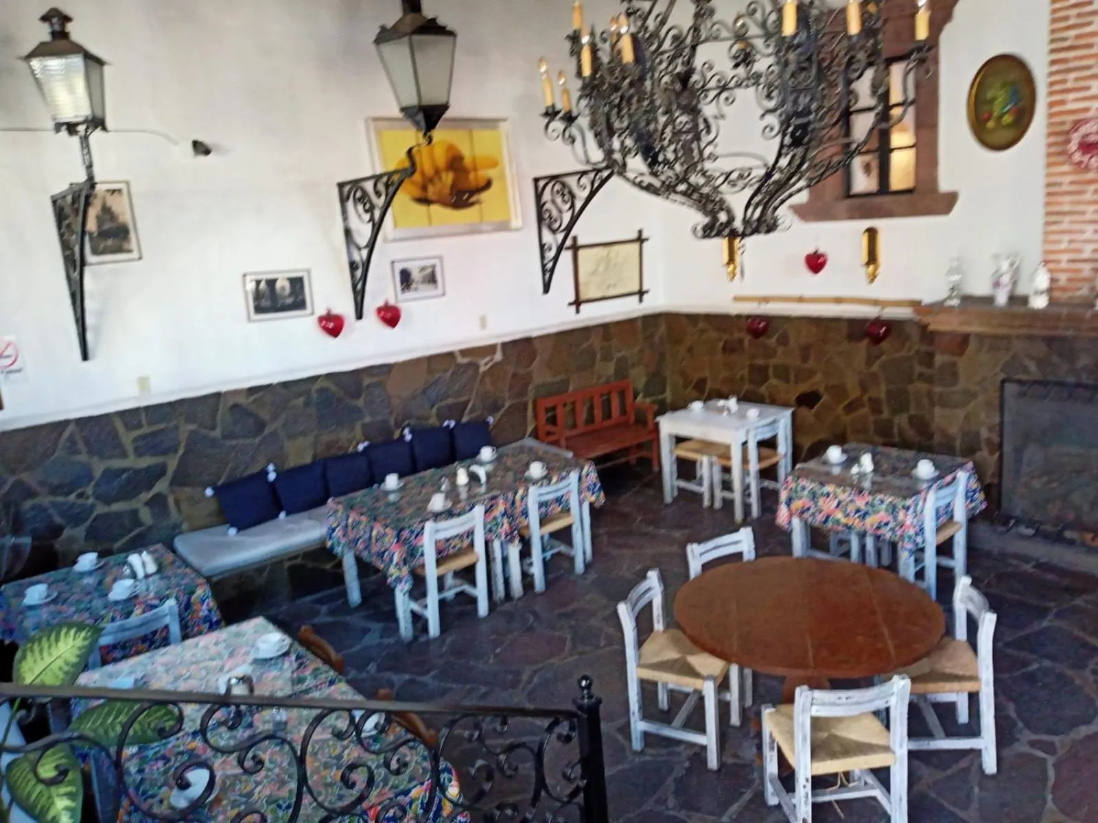 Restaurant/places to eat in Posada de las Monjas