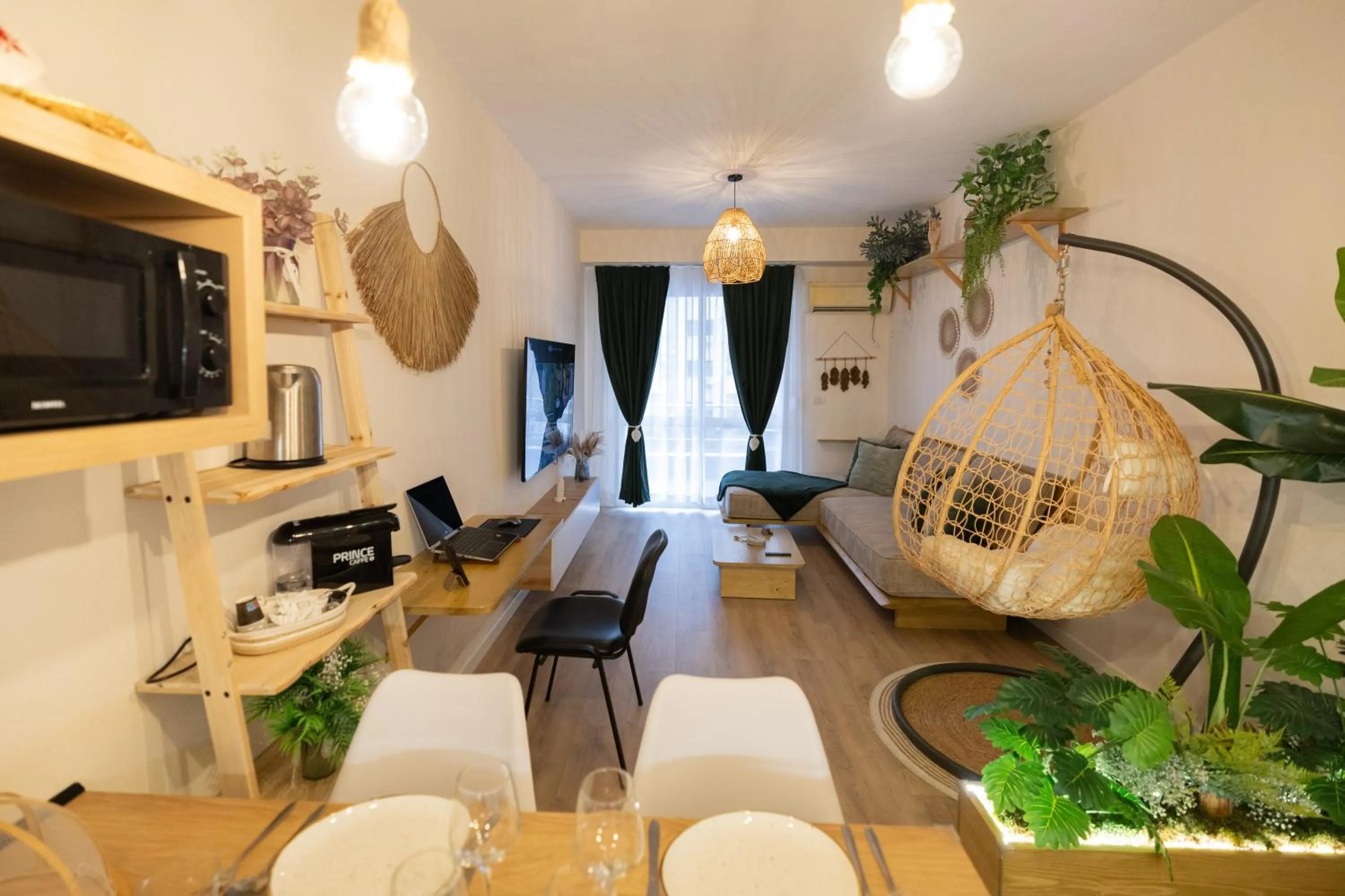 TV and multimedia in Boho Central Apartment