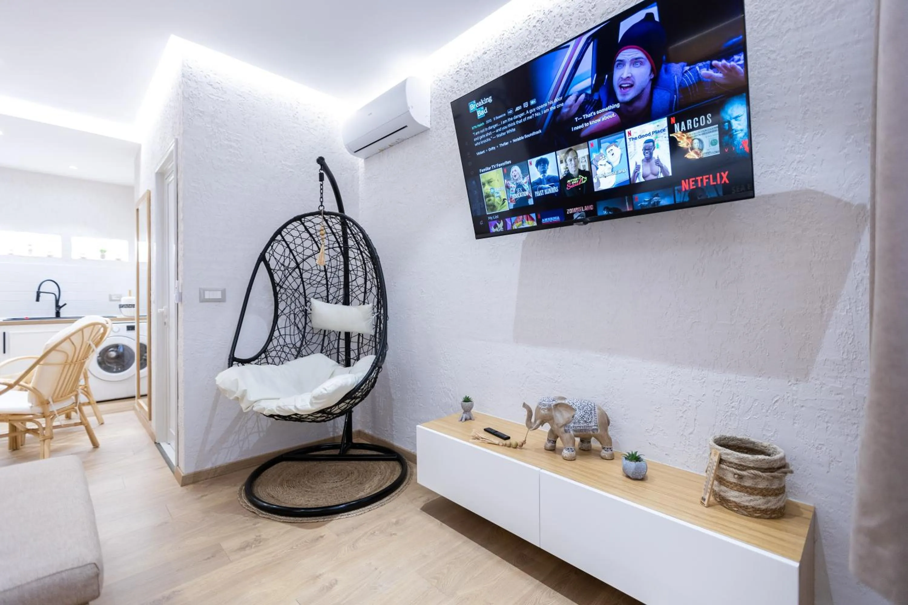 TV and multimedia, Bed in Boho Central Apartment