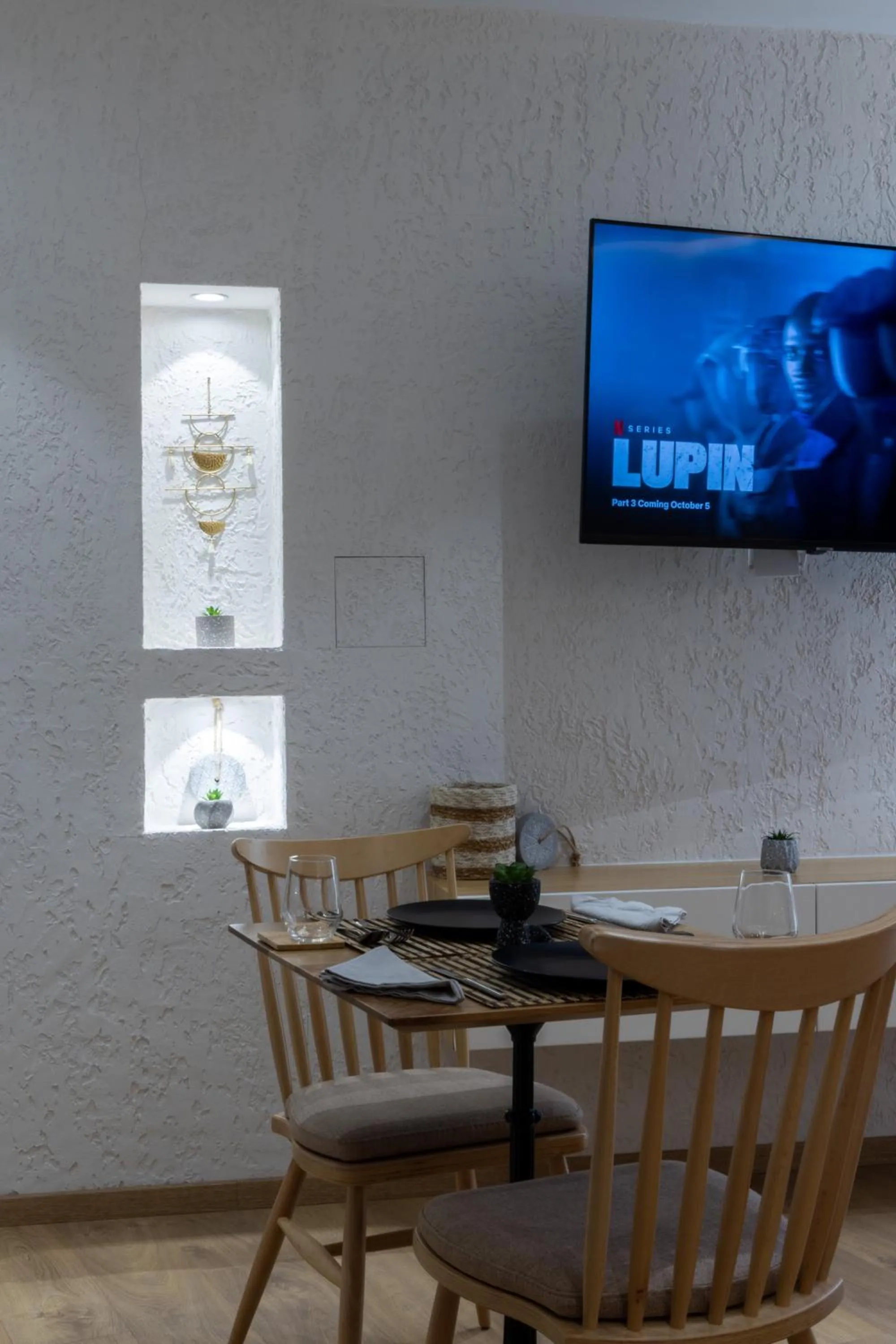 TV and multimedia in Boho Central Apartment