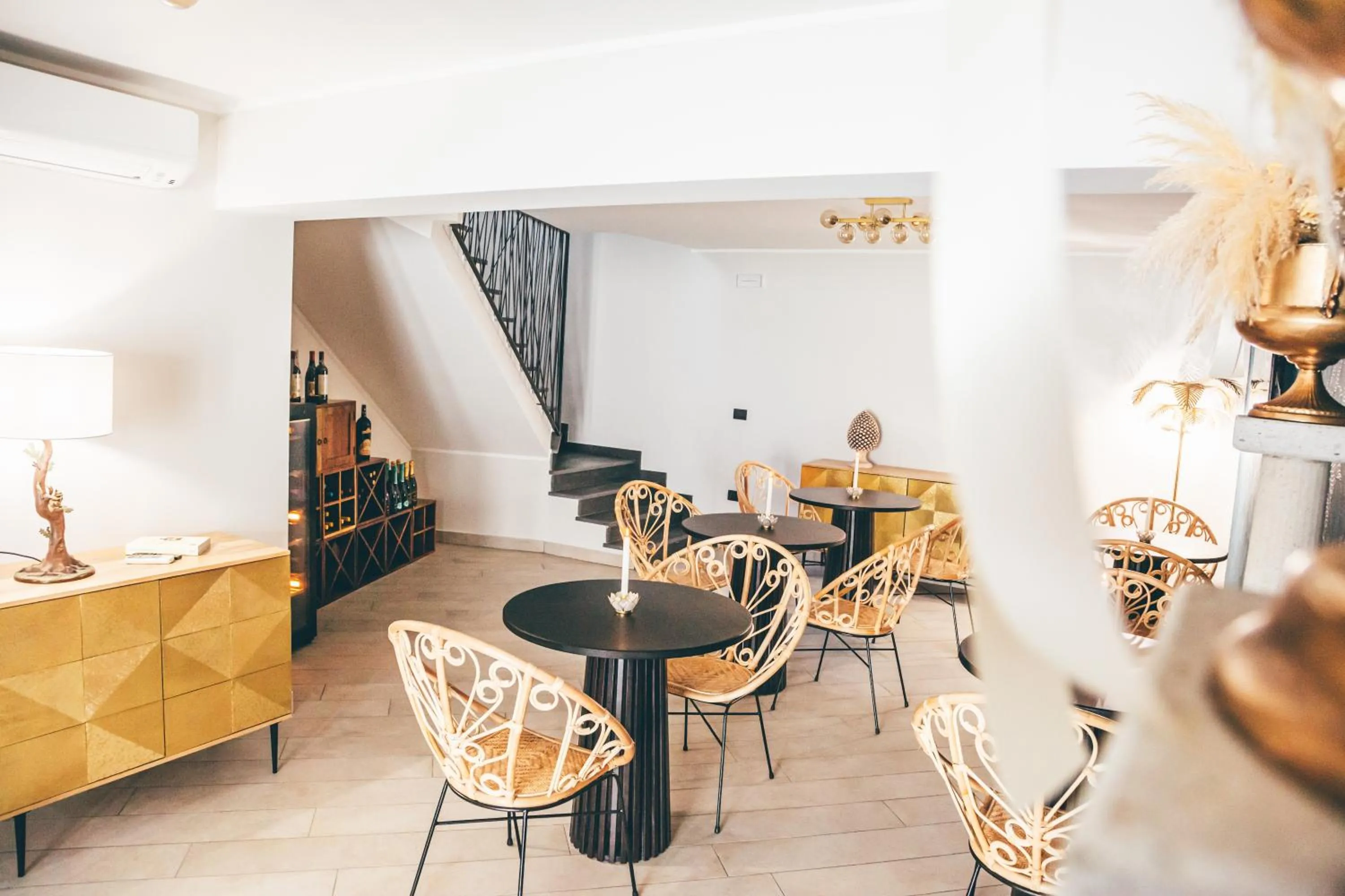 Restaurant/Places to Eat in Eksōtika