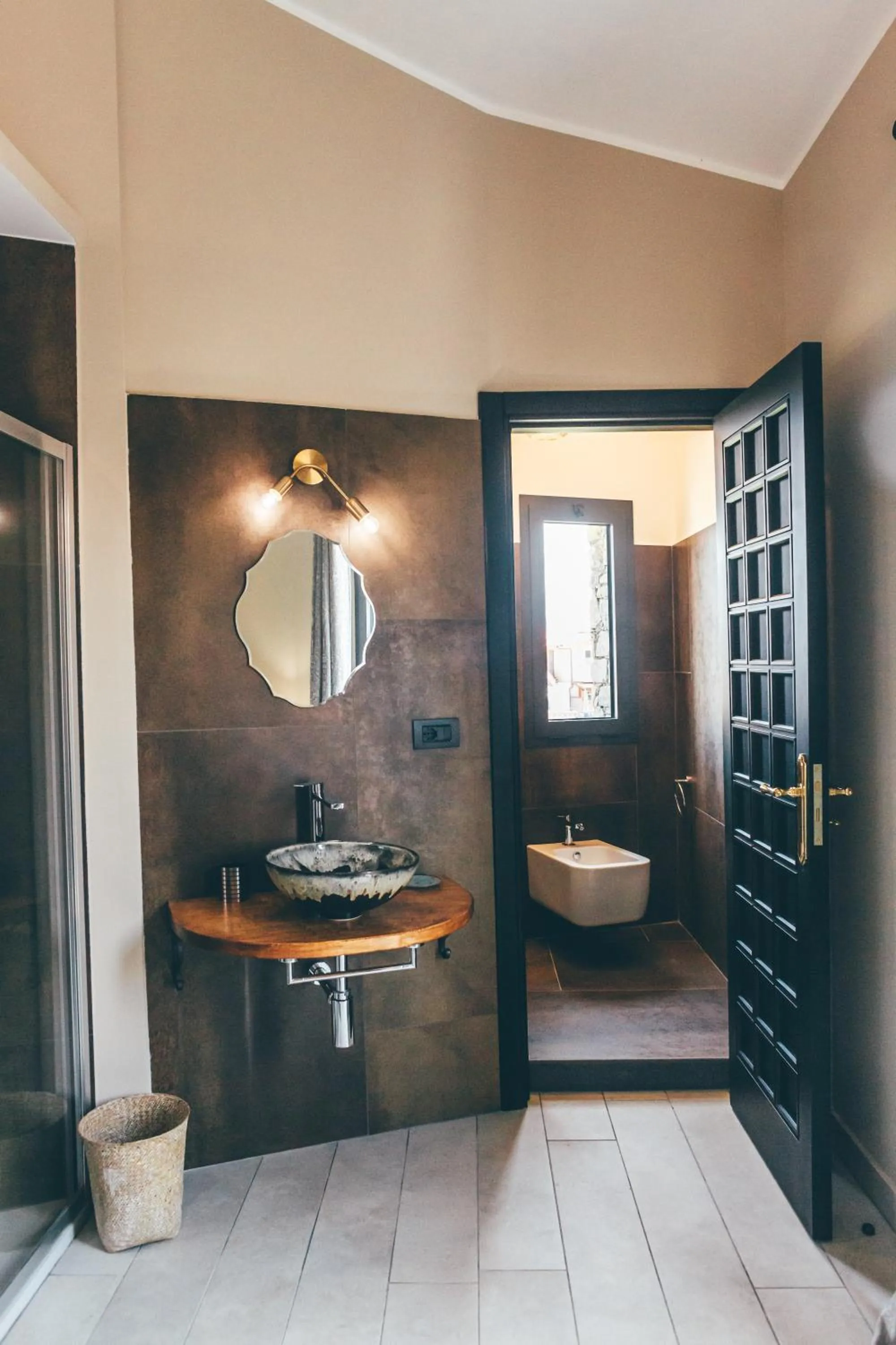 Bathroom in Eksōtika