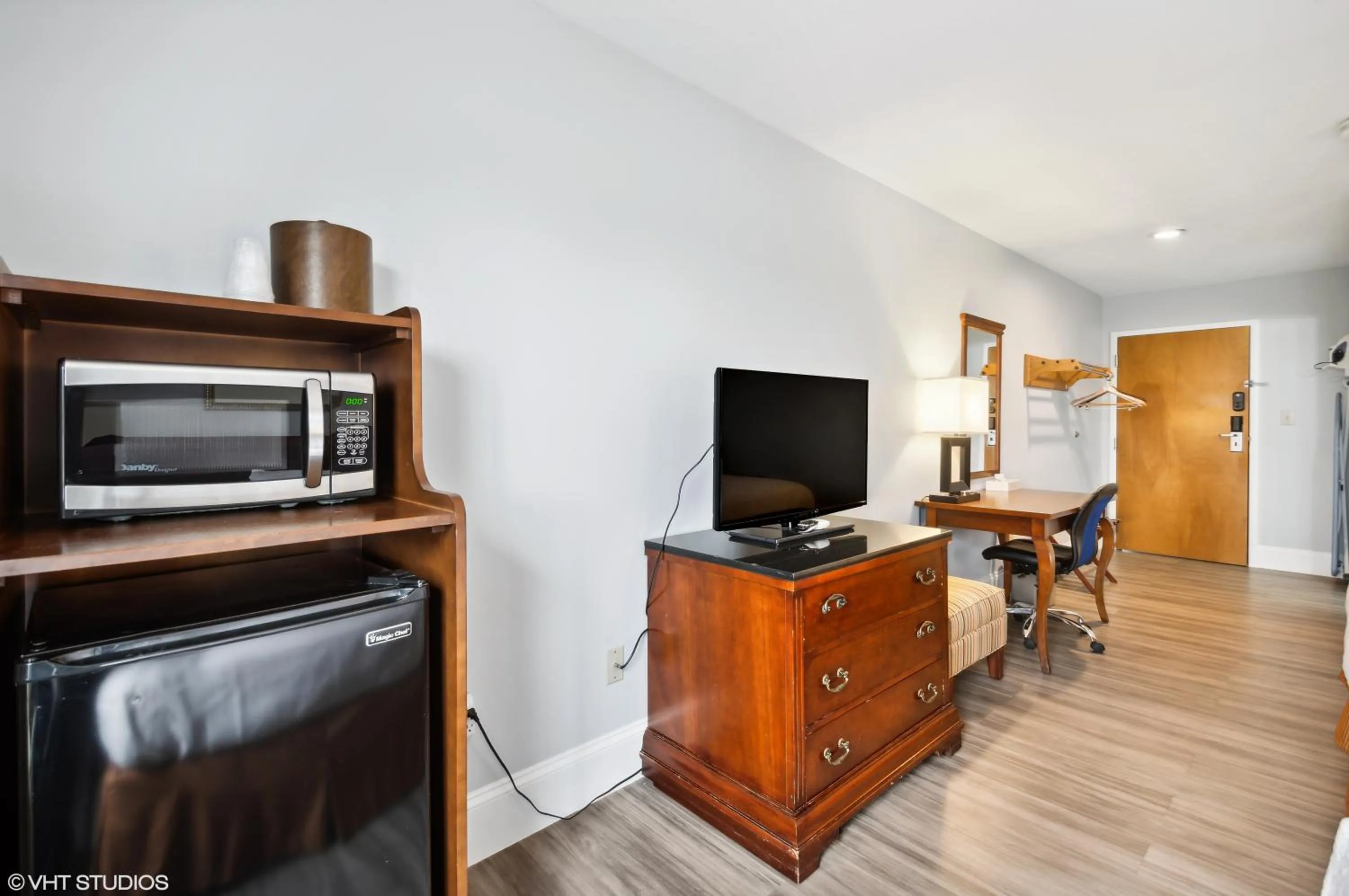 Bedroom in My Hometown Inn