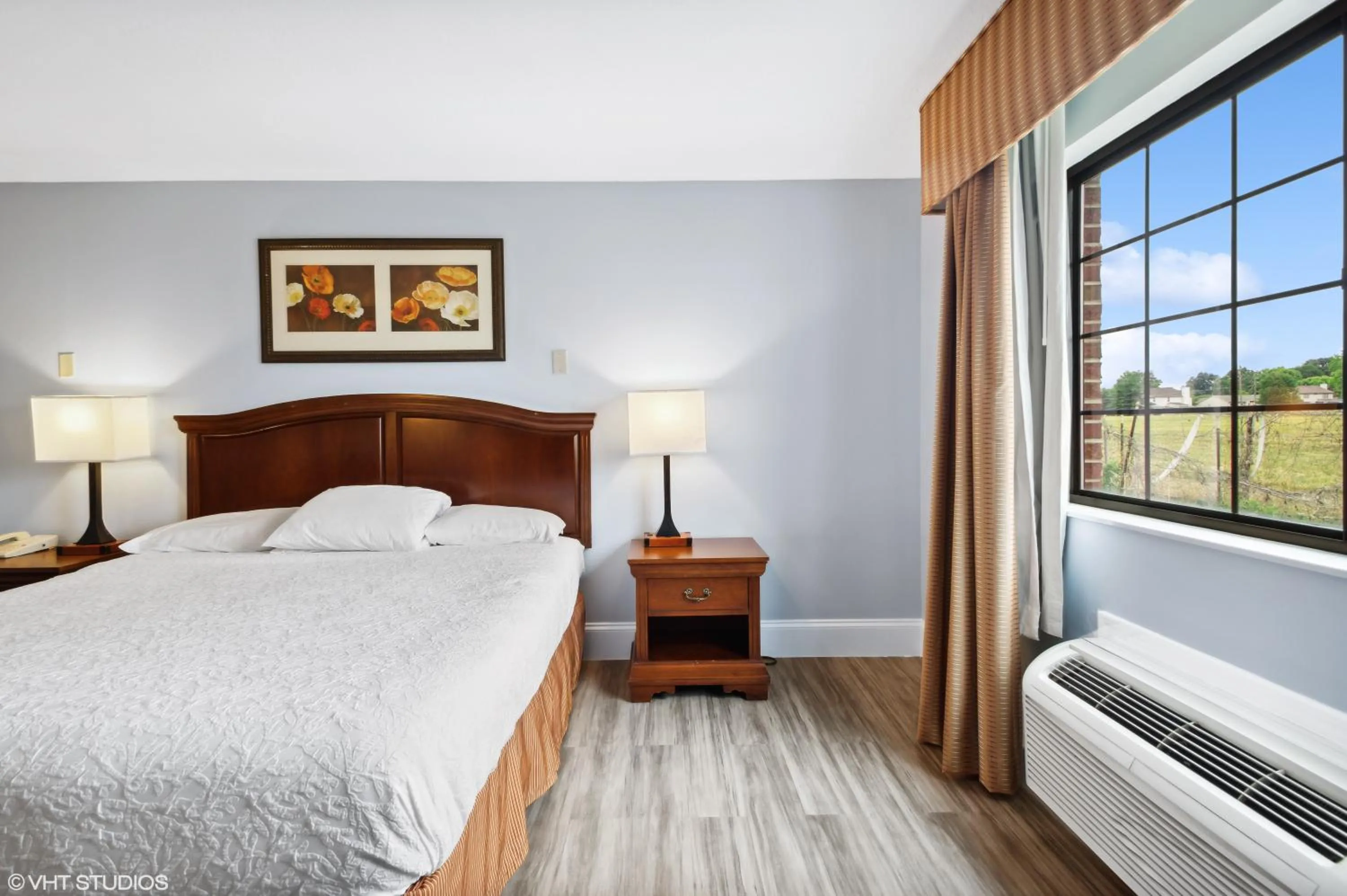 Bedroom, Bed in My Hometown Inn