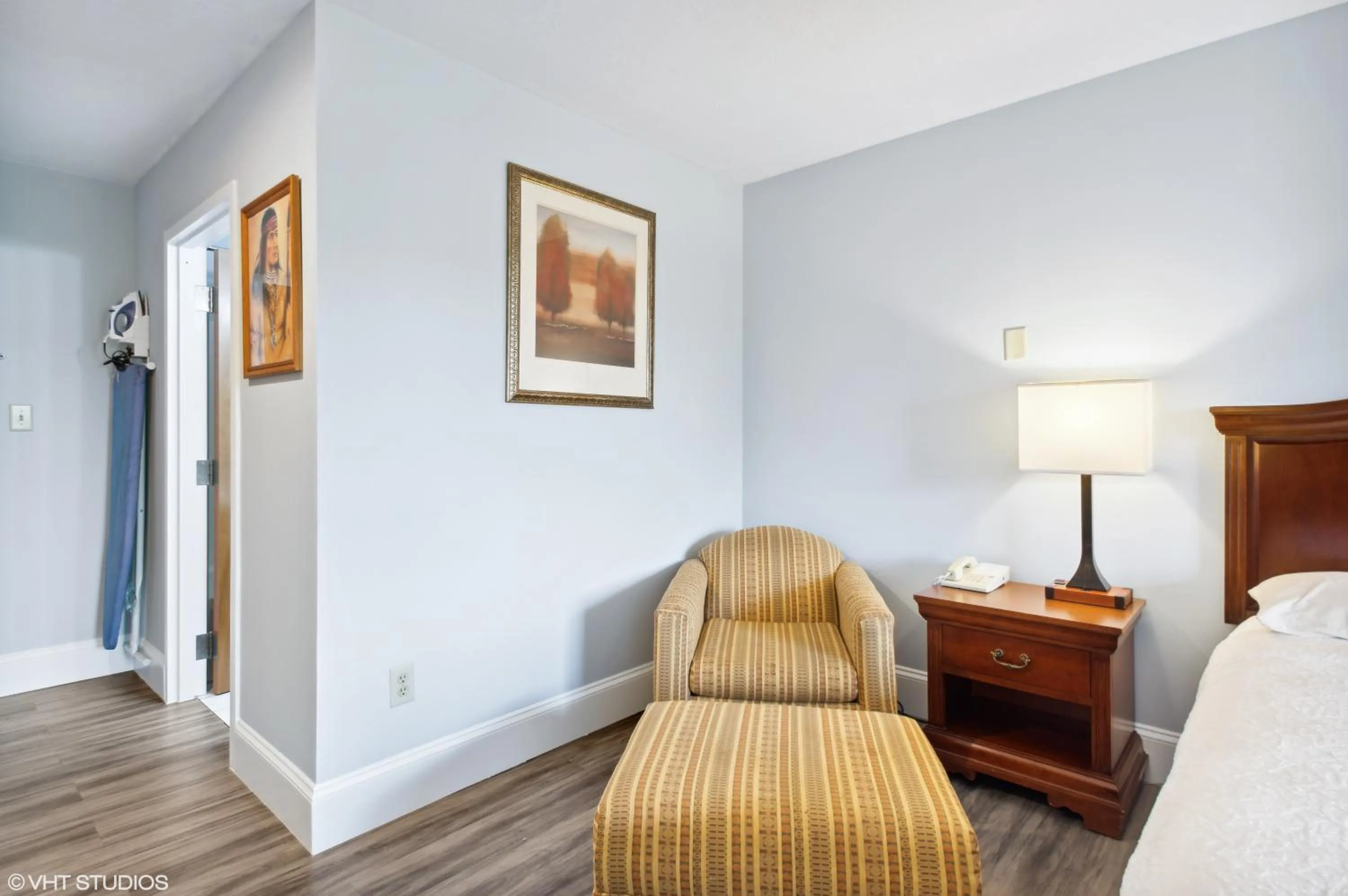 Bedroom, Bed in My Hometown Inn
