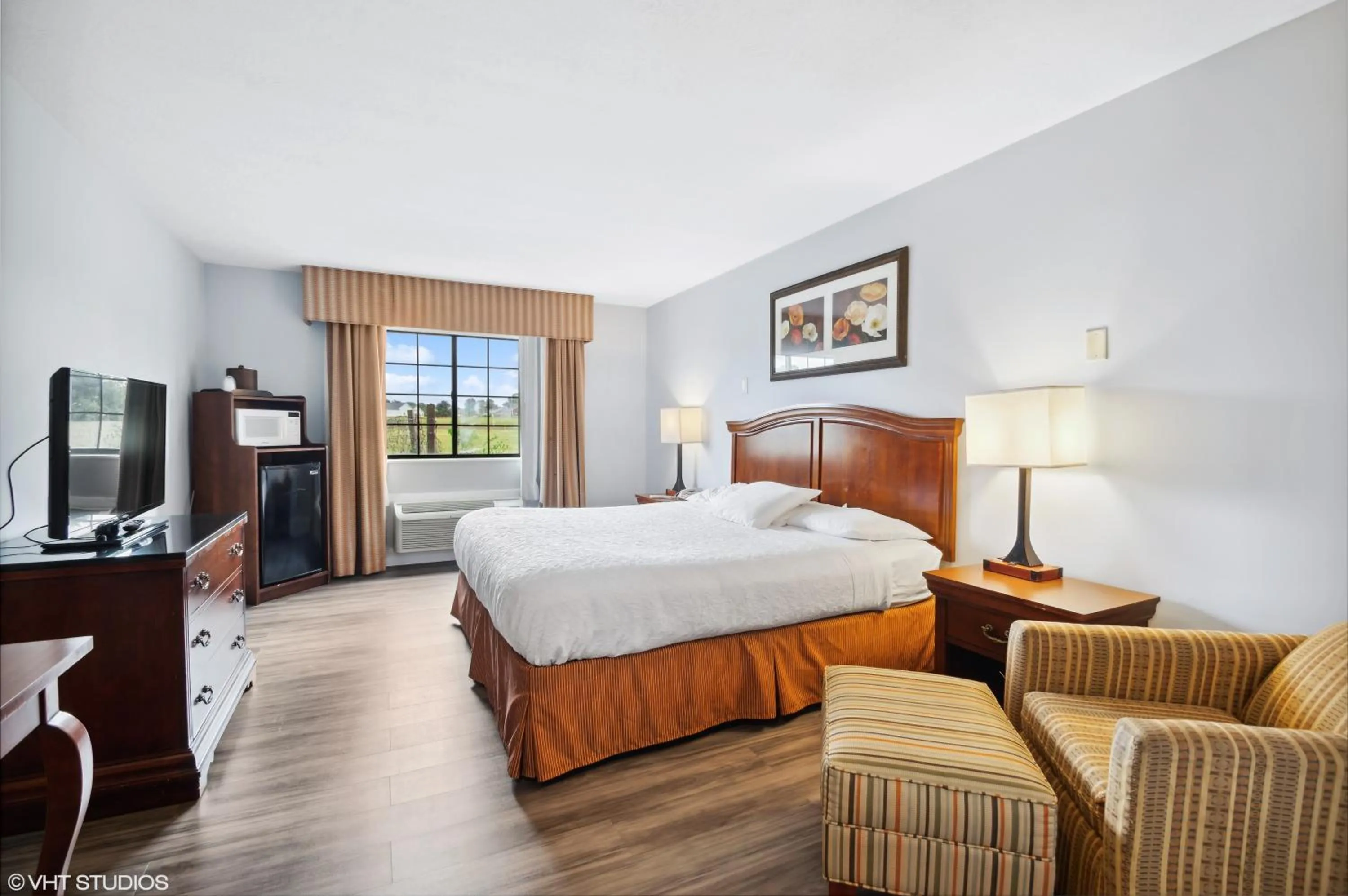 Bedroom, Bed in My Hometown Inn