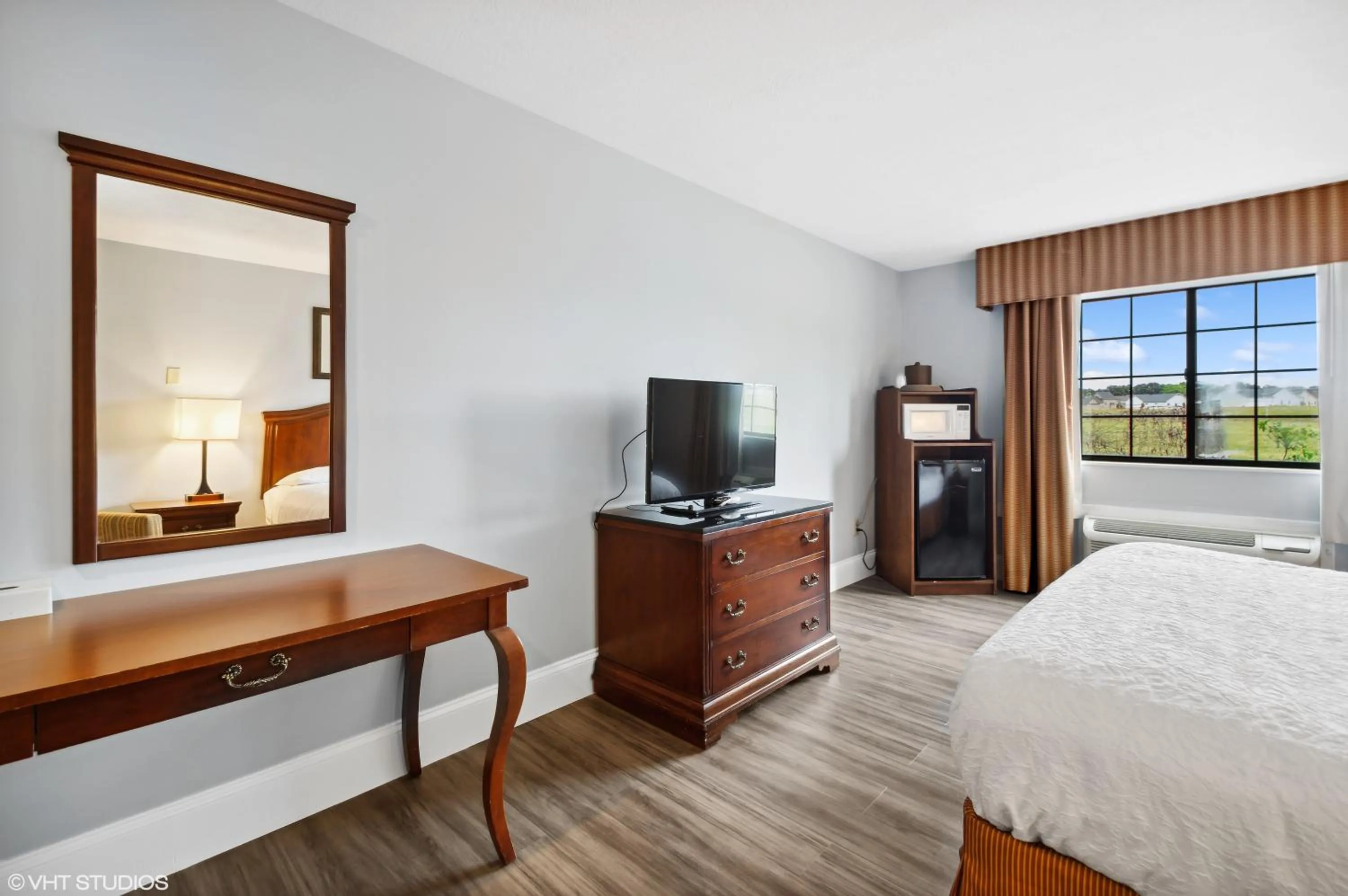 Bedroom, Bed in My Hometown Inn