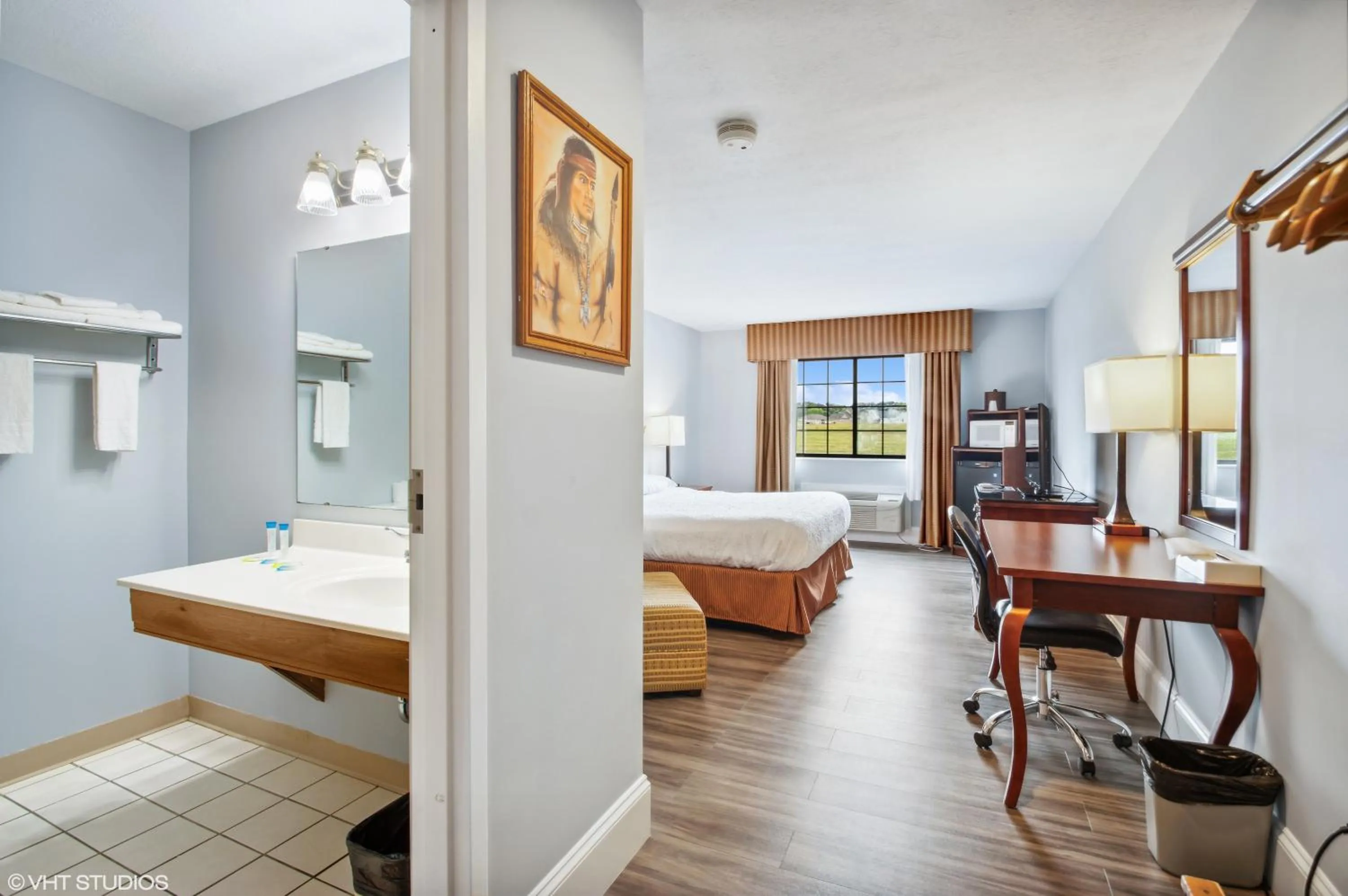 Bedroom, Bed in My Hometown Inn