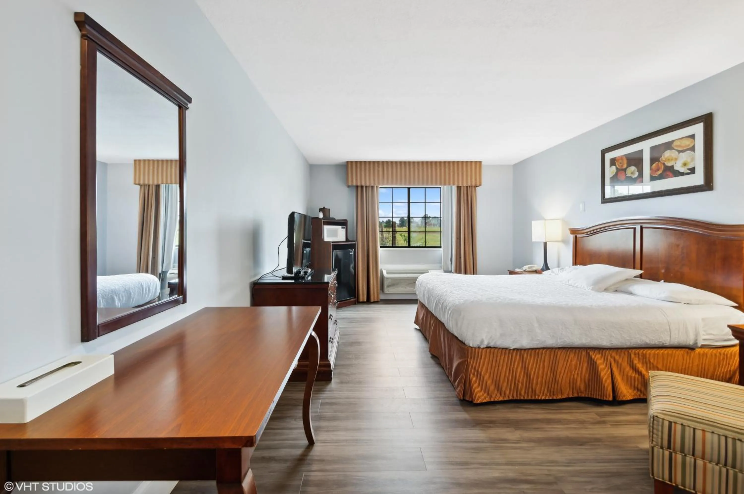 Bedroom, Bed in My Hometown Inn