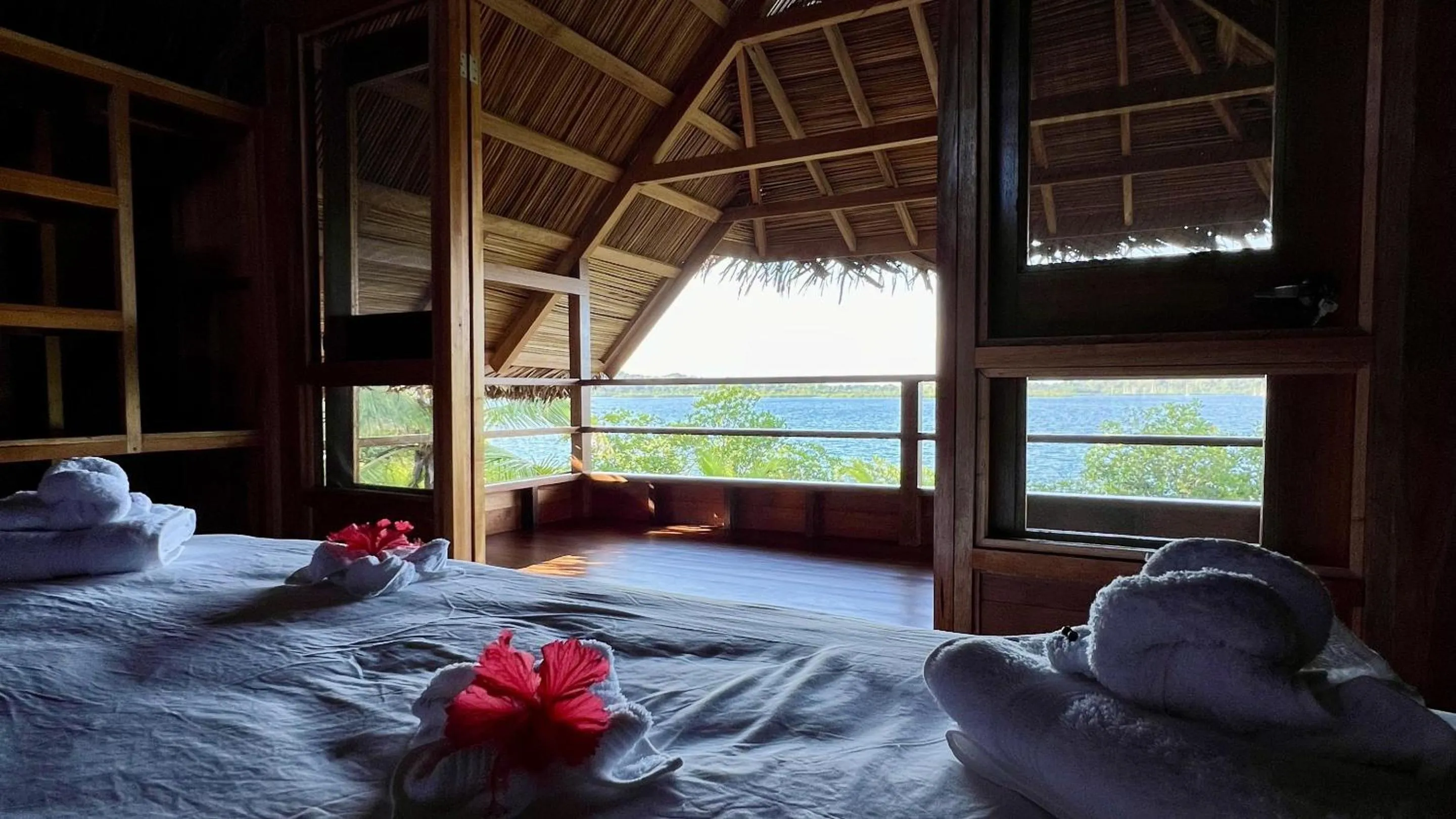 Bedroom, Bed in Akwaba Lodge