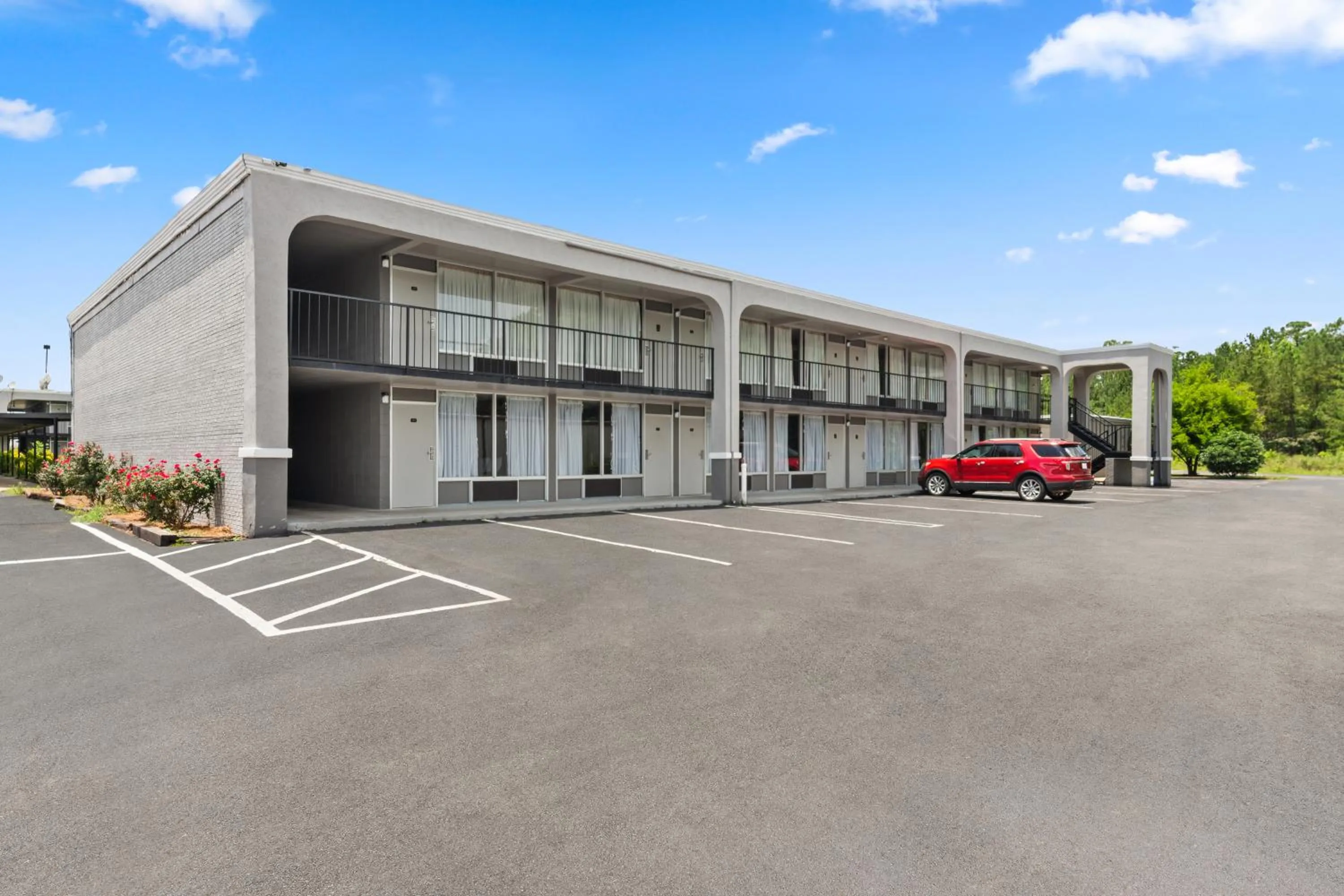 Property building in Econolodge