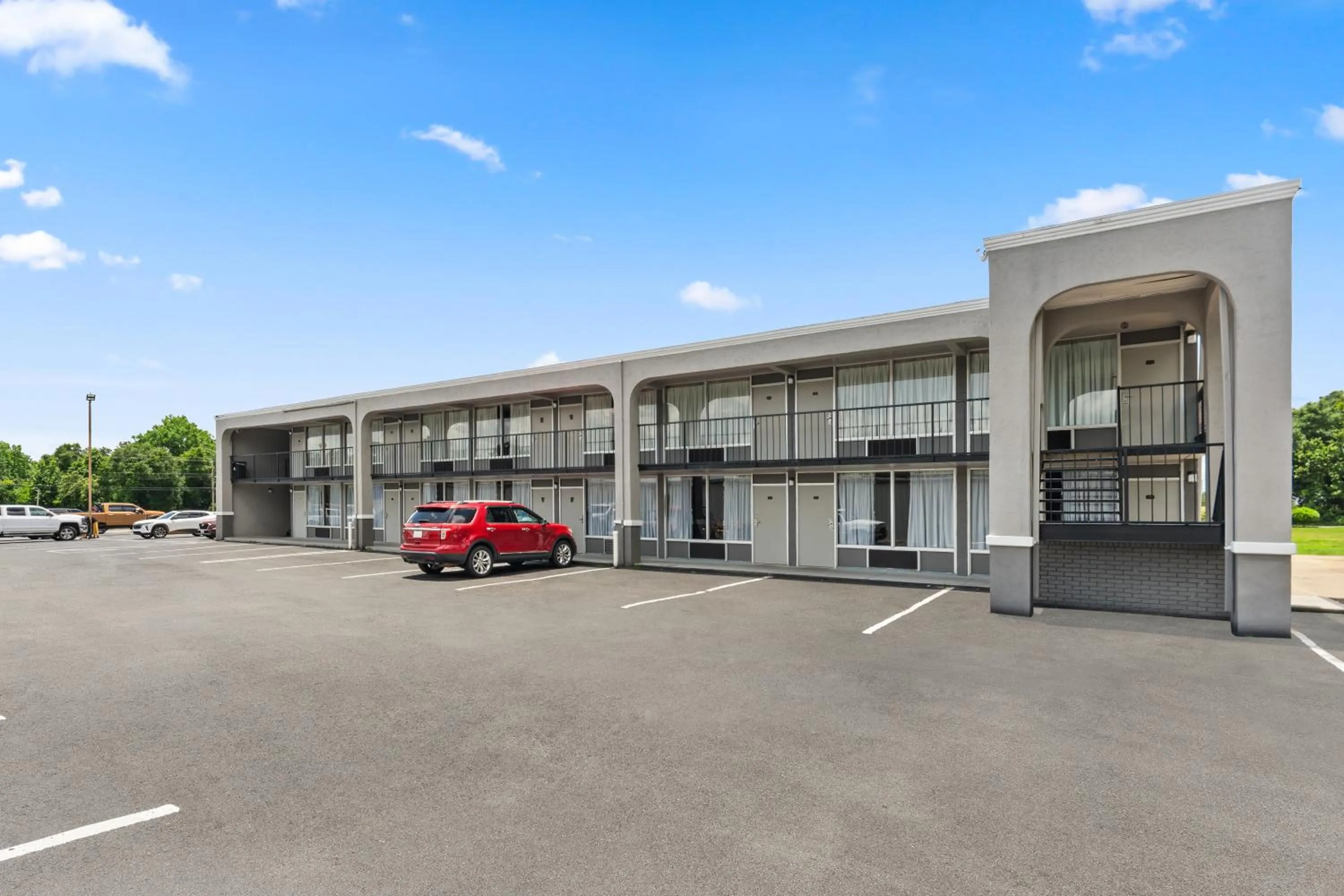 Property building in Econolodge