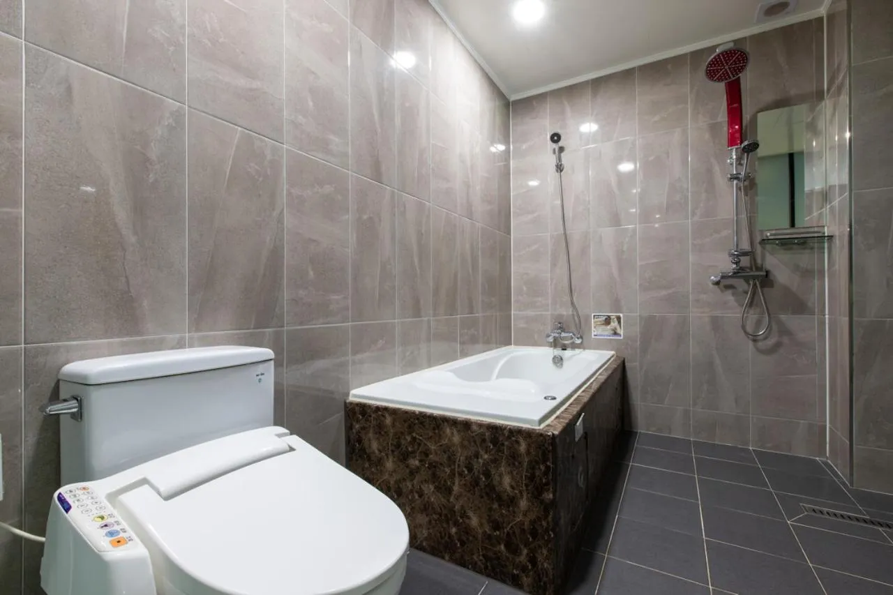 Shower in Incheon Pentastar Hotel