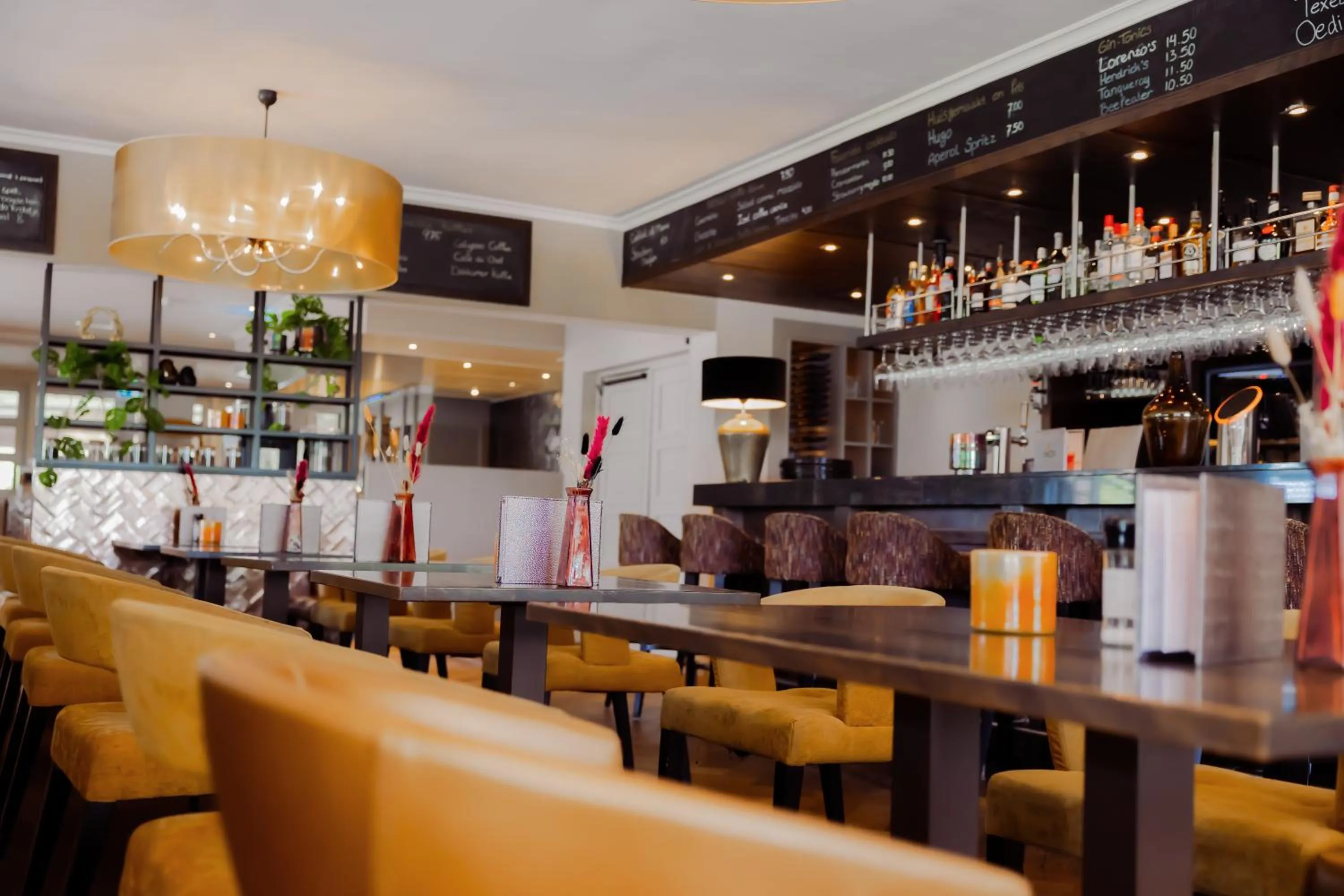 Lounge or bar in Van der Valk Hotel Groningen-Westerbroek