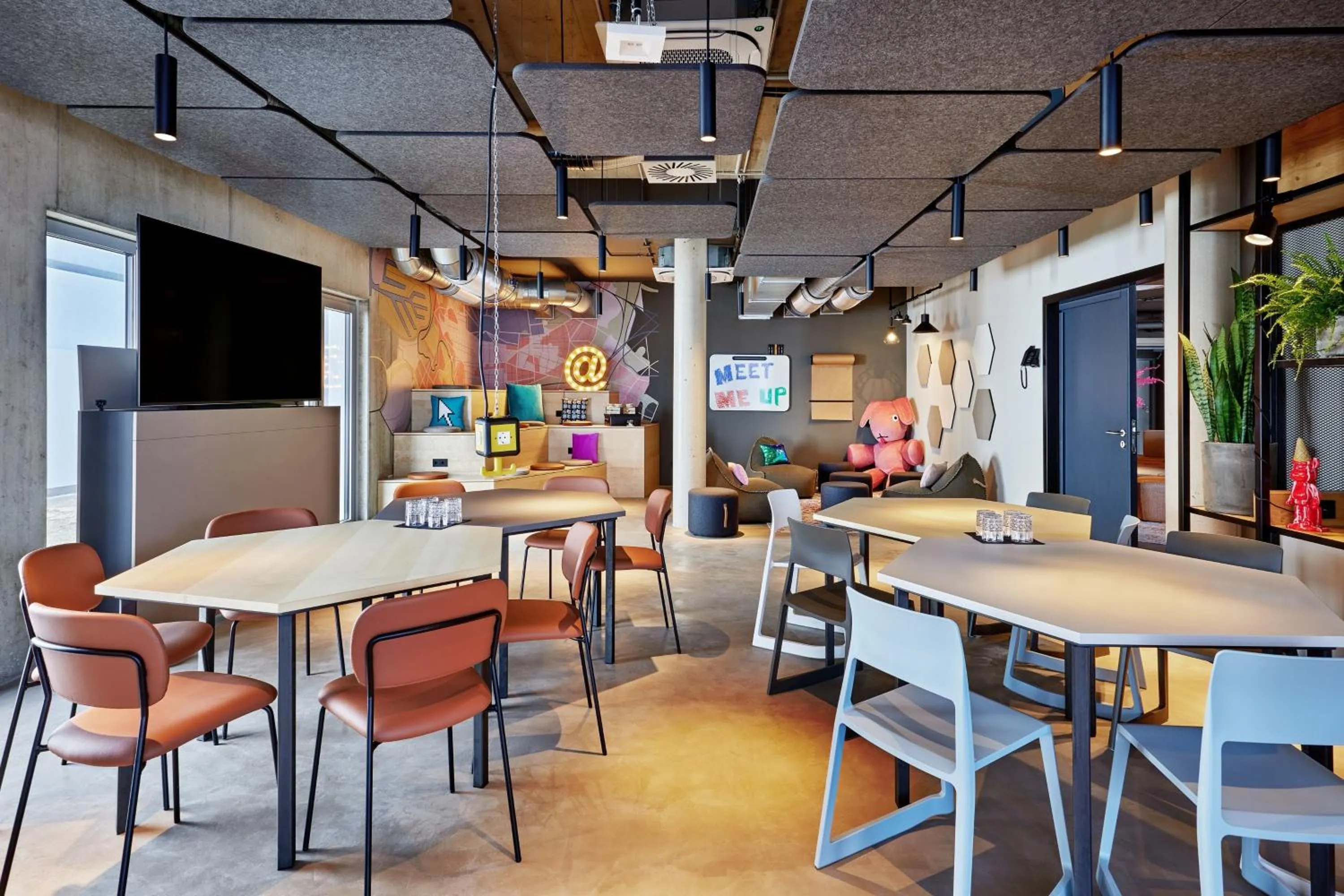 Meeting/conference room in Moxy Karlsruhe