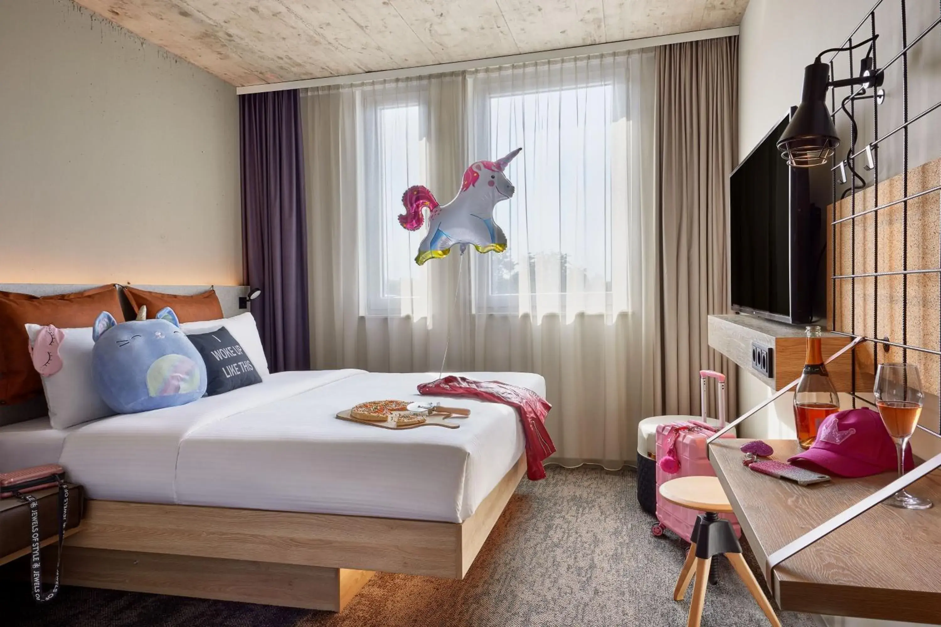 Moxy Queen Room with City View in Moxy Karlsruhe Moxy Queen Room with City View in Moxy Karlsruhe