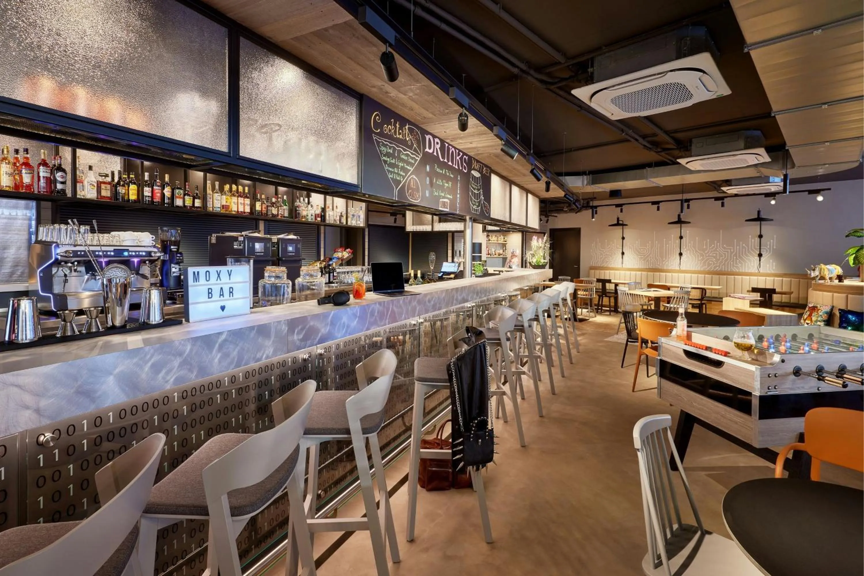 Lounge or bar in Moxy Karlsruhe