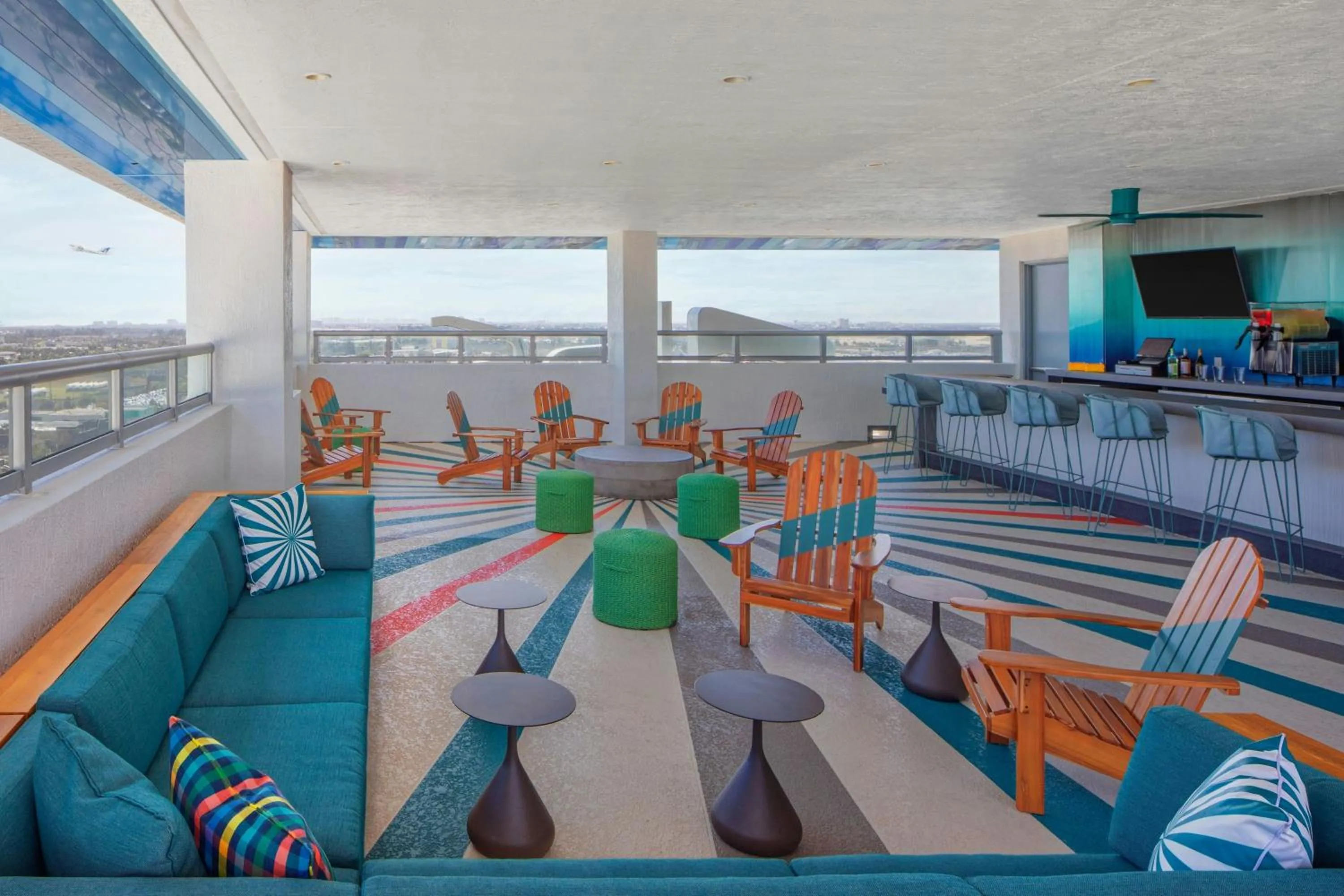Lounge or bar in Aloft Fort Lauderdale Airport & Cruise Port
