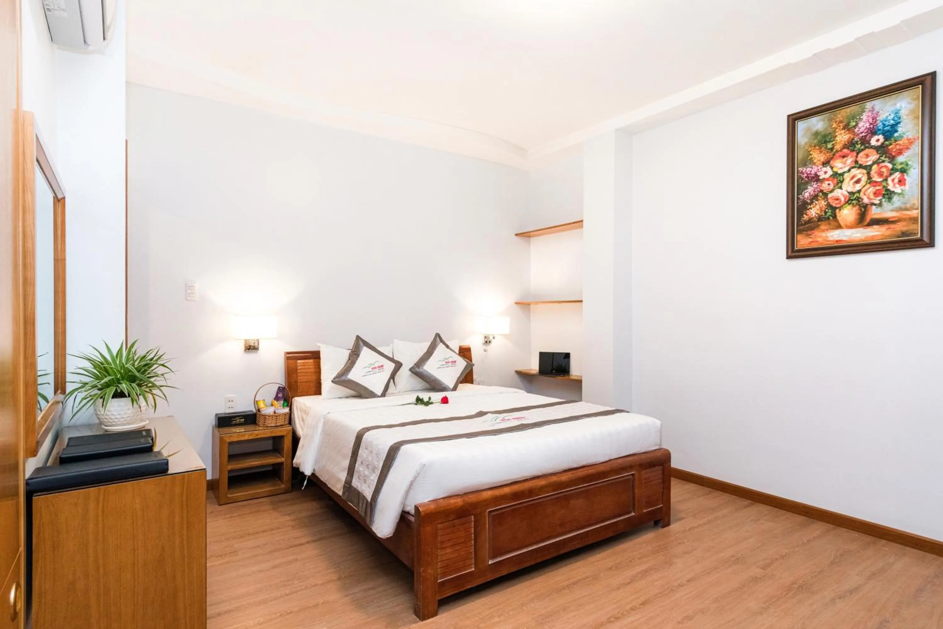 Bed in Yen Nam Hotel Hoang Van Thu