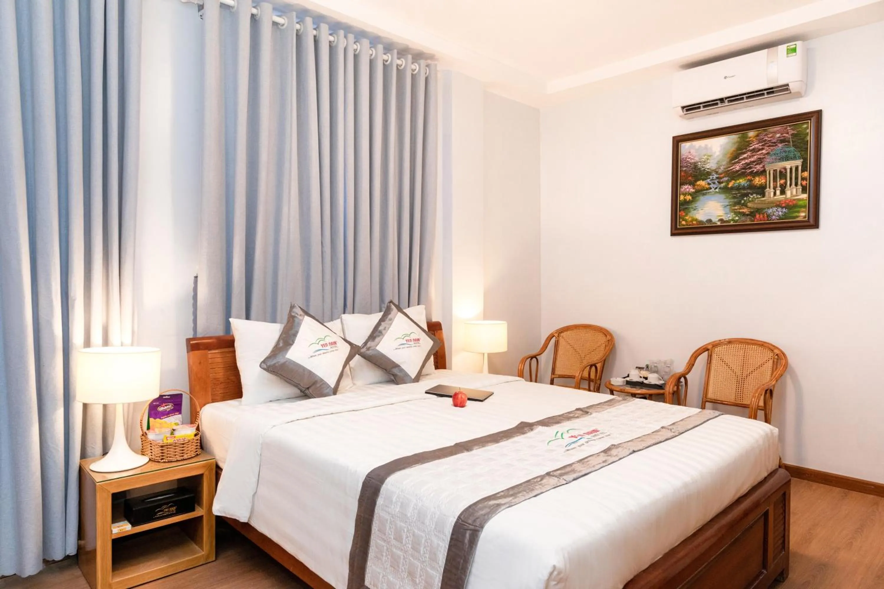 Bed in Yen Nam Hotel Hoang Van Thu