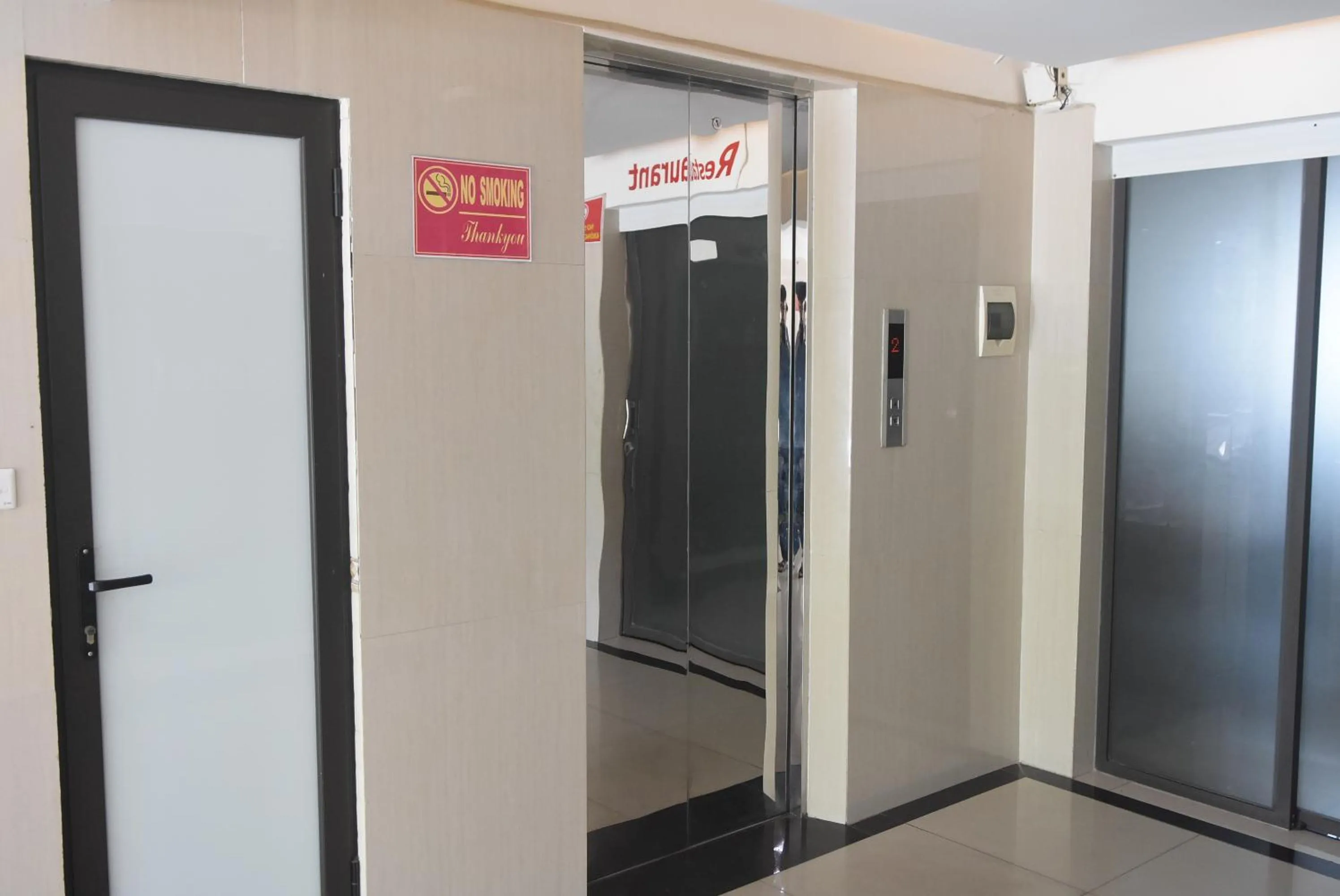 elevator in Sao Hotel Nguyen Ngoc Vu