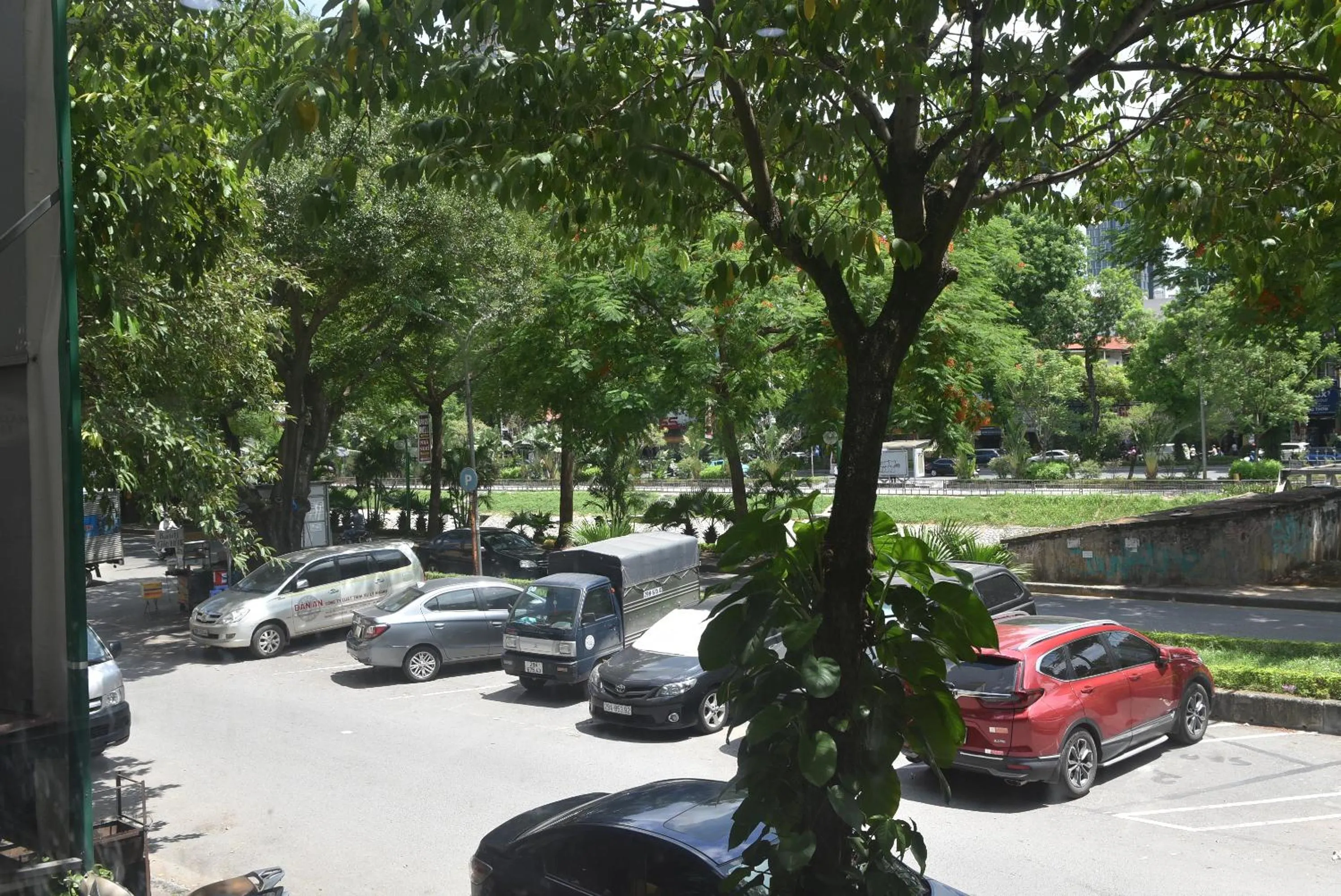 Parking in Sao Hotel Nguyen Ngoc Vu