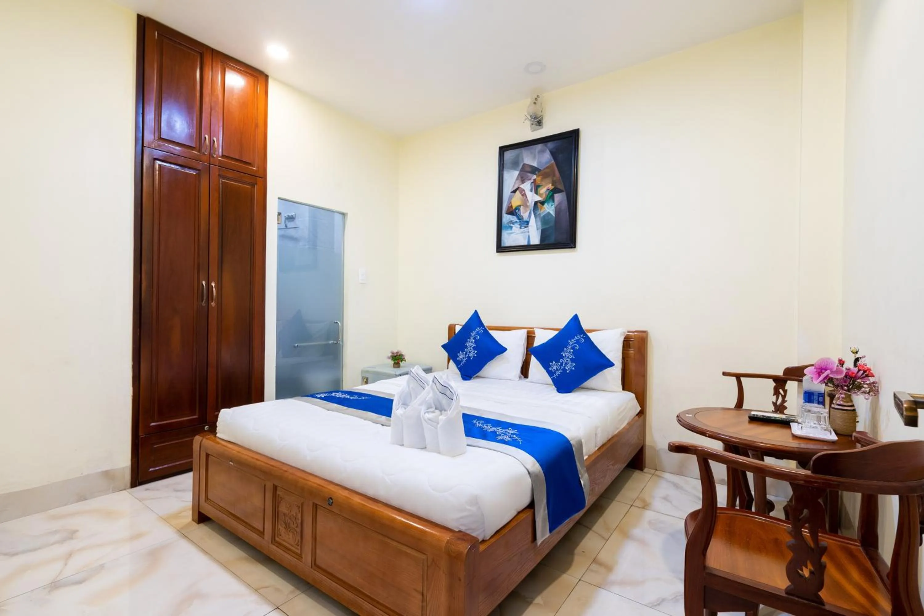 Bed in Mai Phương - RUBY SAIGON HOTEL