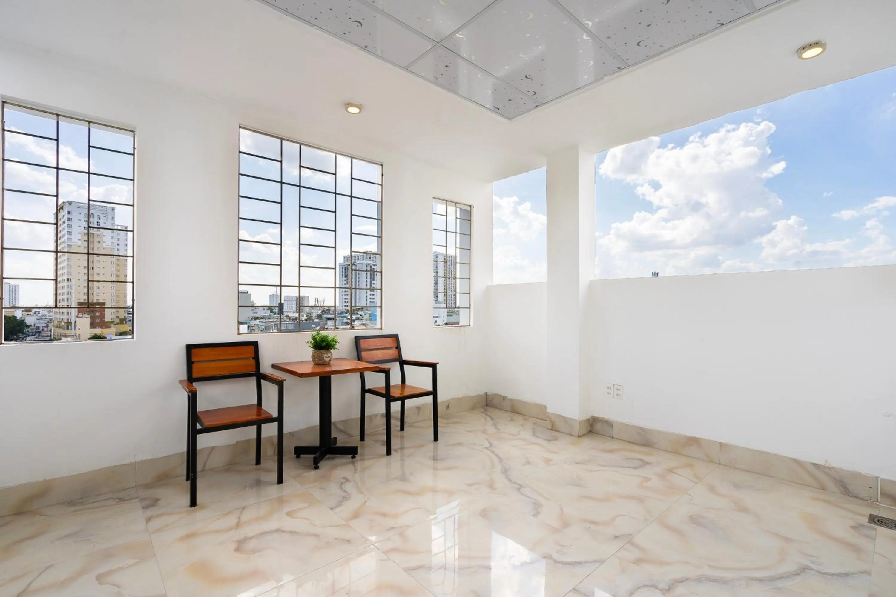 Mai Phương - RUBY SAIGON HOTEL