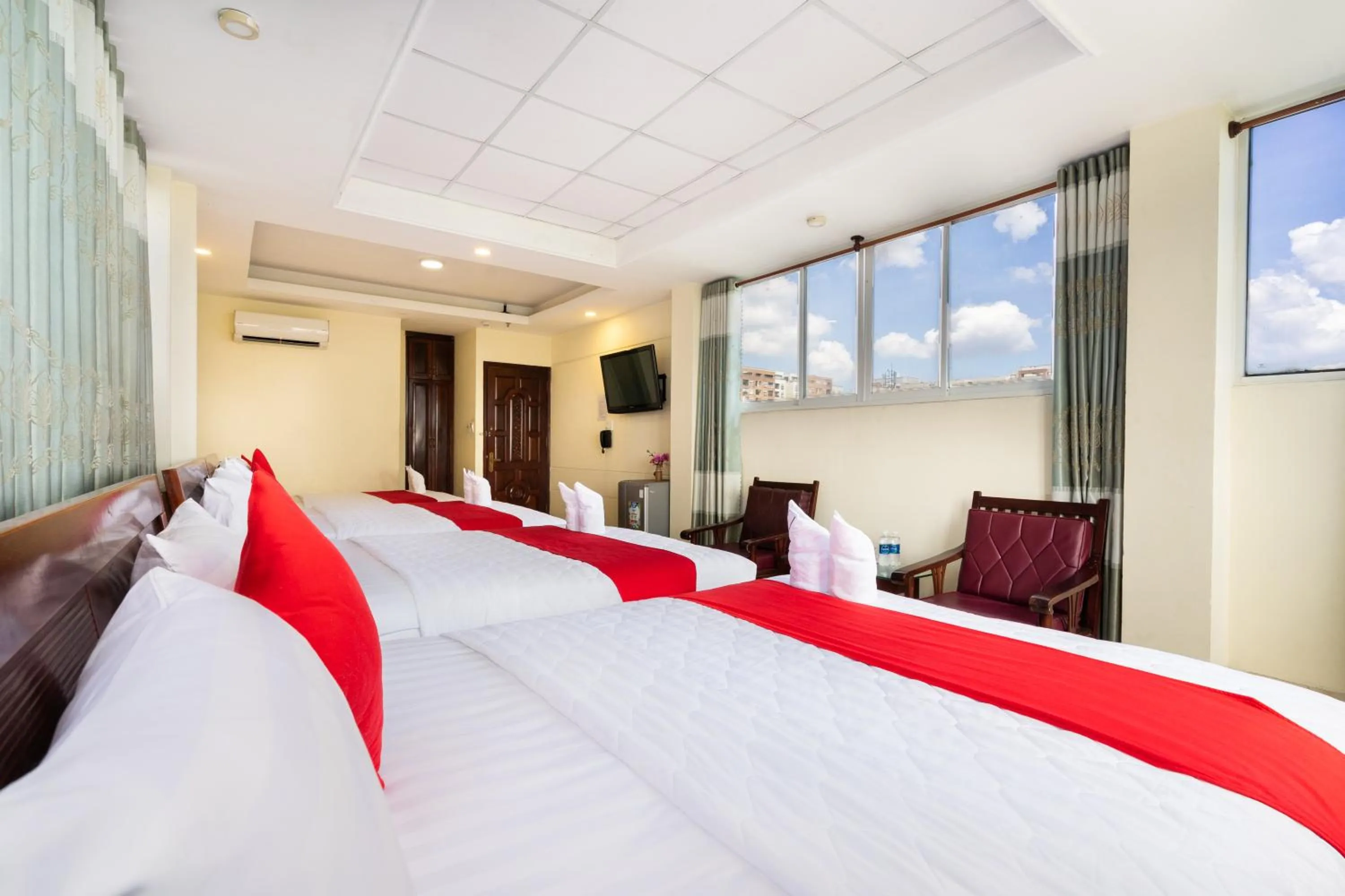 Bed in Mai Phương - RUBY SAIGON HOTEL