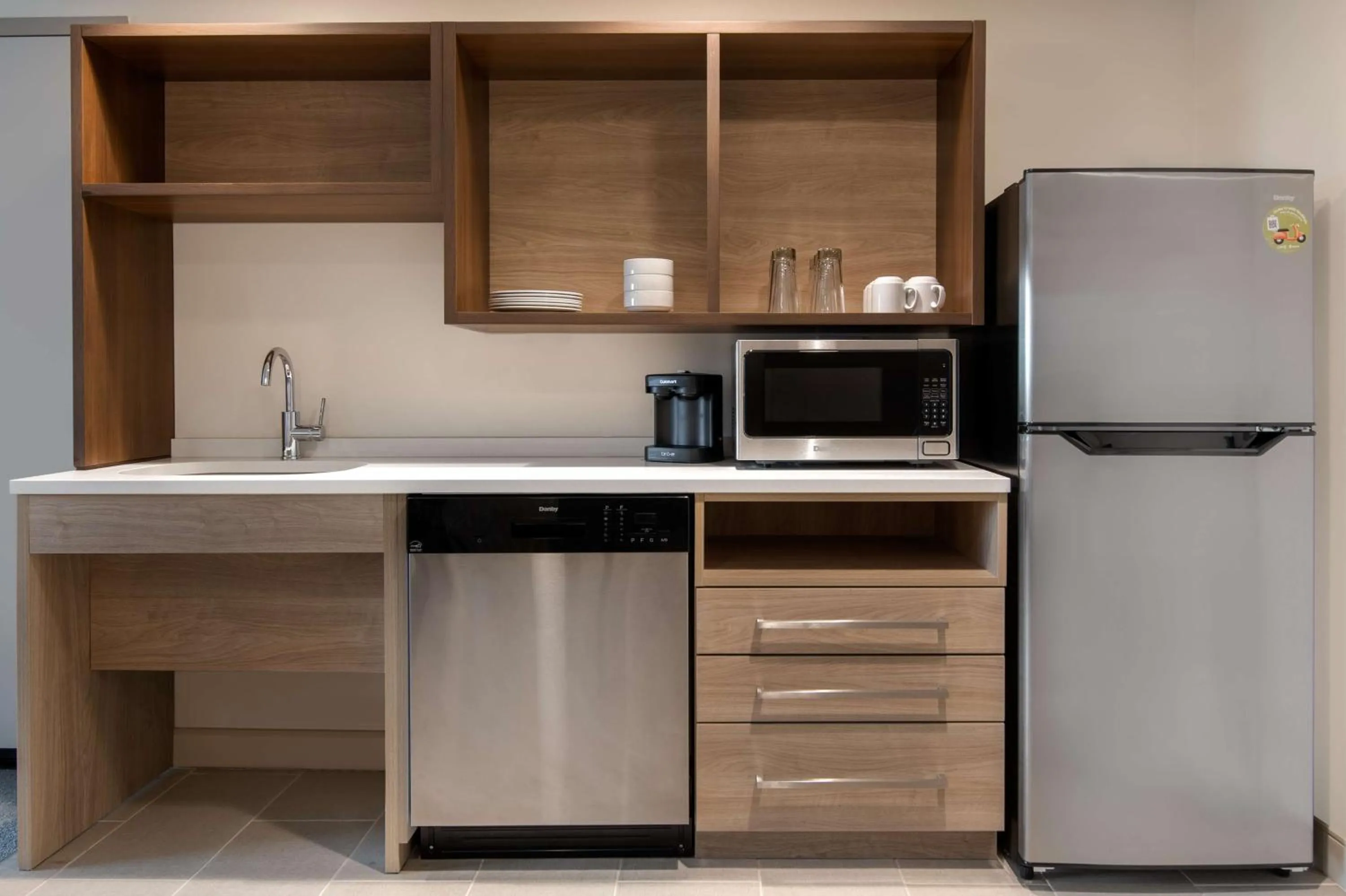 Kitchen or kitchenette in Home2 Suites By Hilton Jacksonville Downtown