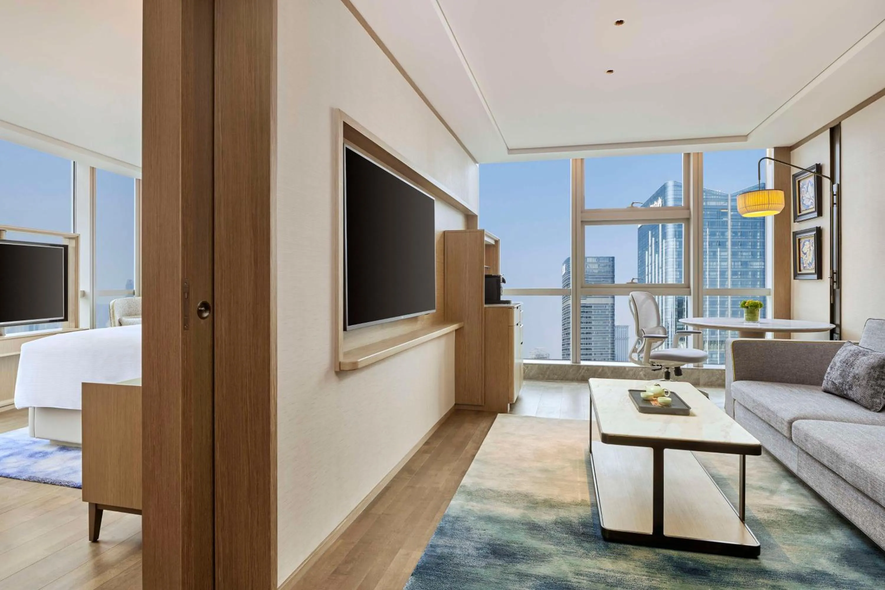 Living room, Bed in DoubleTree by Hilton Zhuhai Hengqin