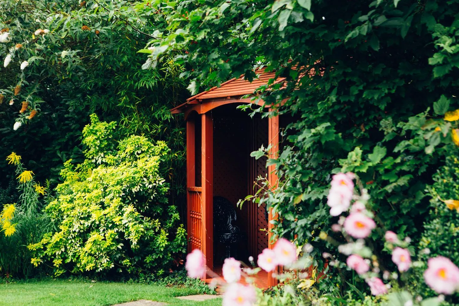 Garden in voco Letchworth Hall by IHG