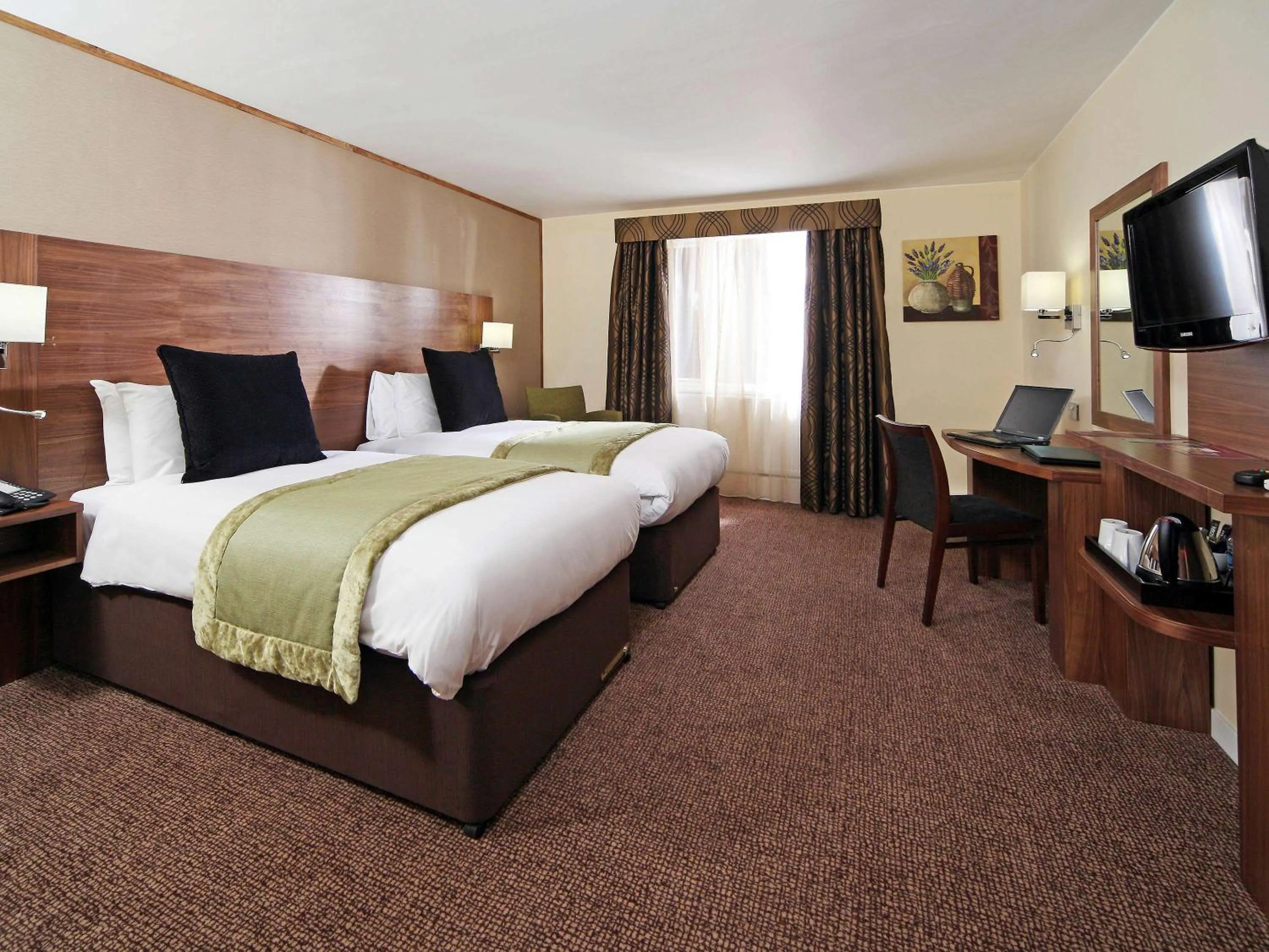 Photo of the whole room, Bed in voco Letchworth Hall by IHG