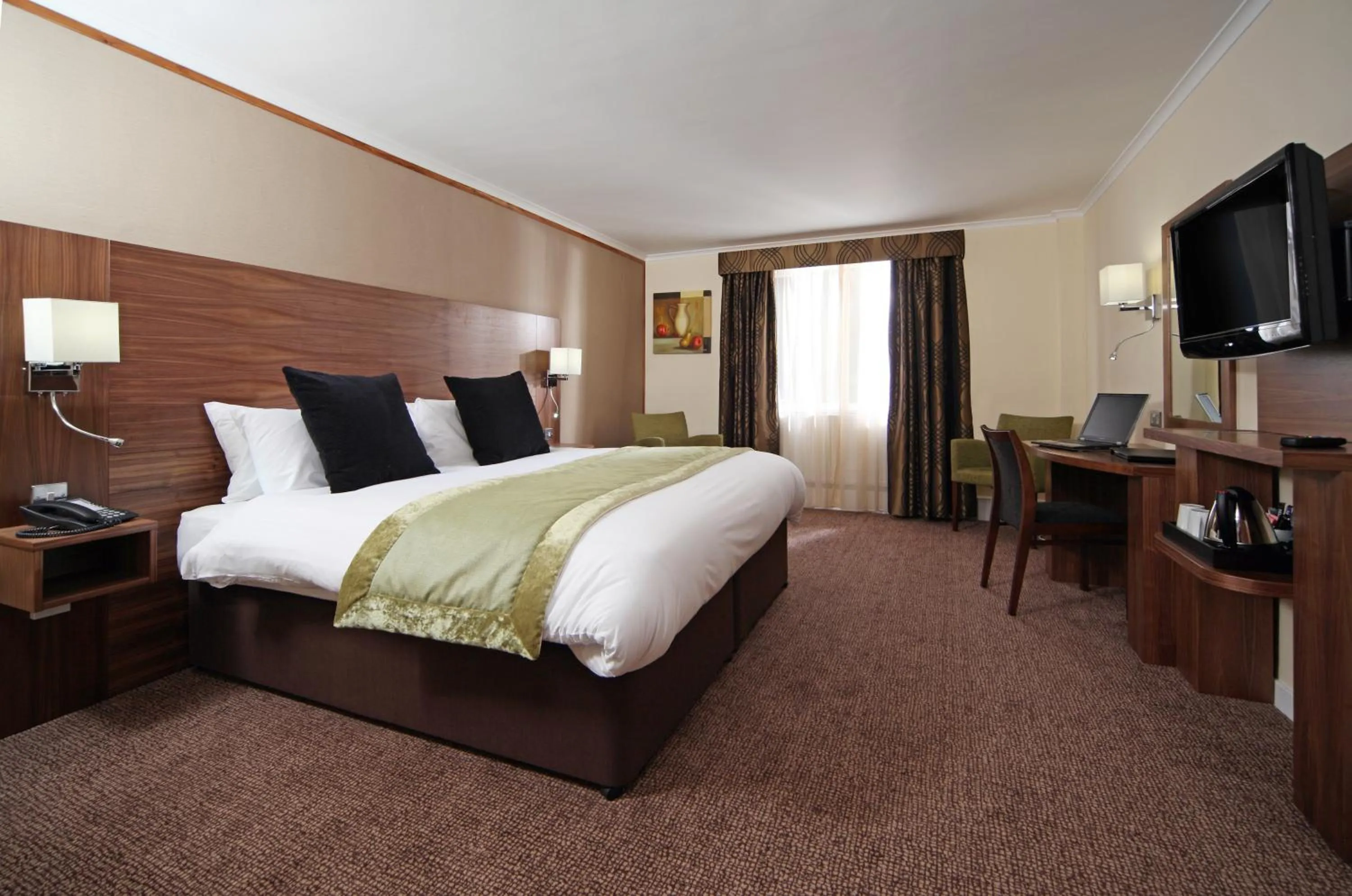 Photo of the whole room, Bed in voco Letchworth Hall by IHG