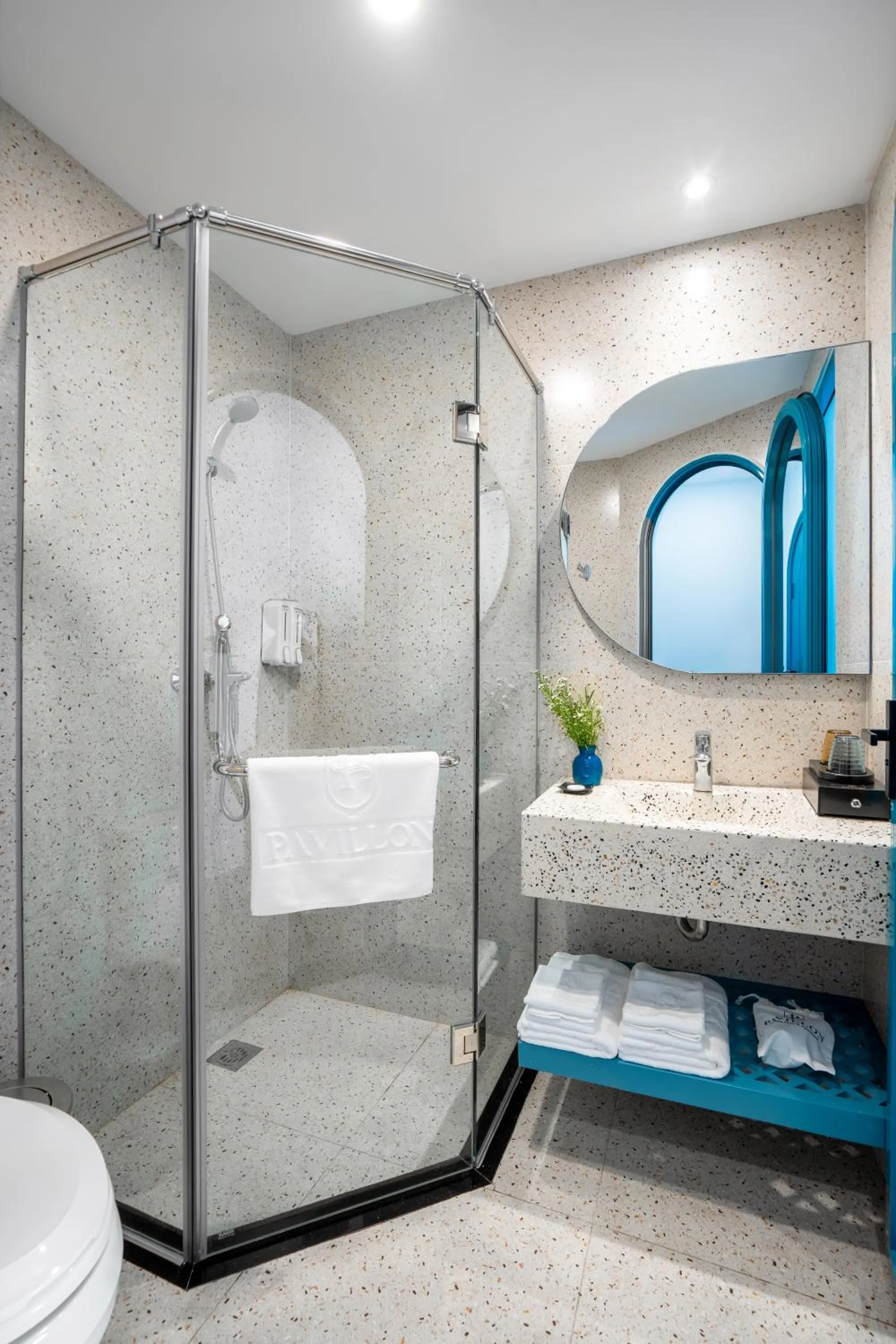 Shower in Pavillon Boutique Hotel & Apartment Nha Trang