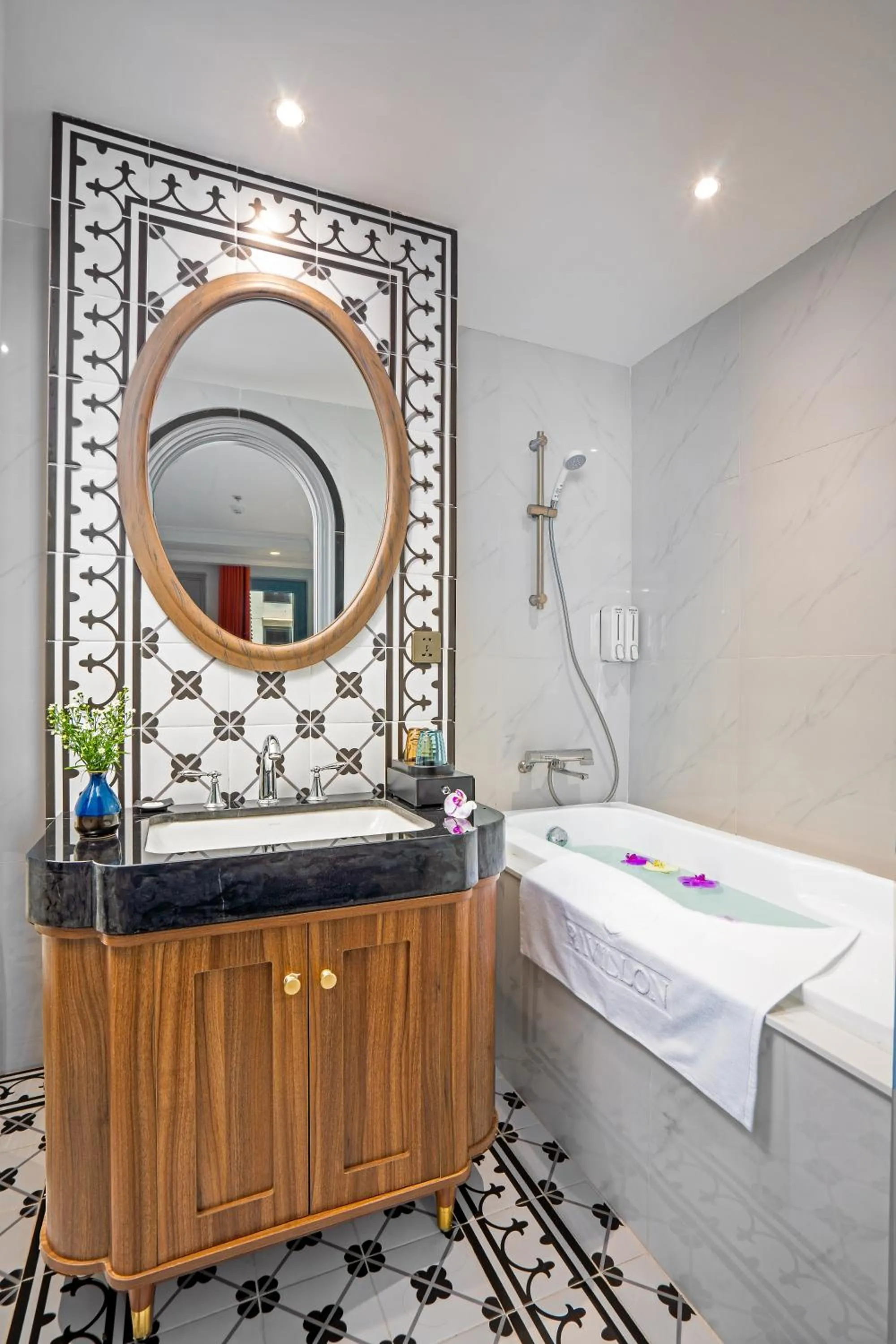 Hot Tub in Pavillon Boutique Hotel & Apartment Nha Trang