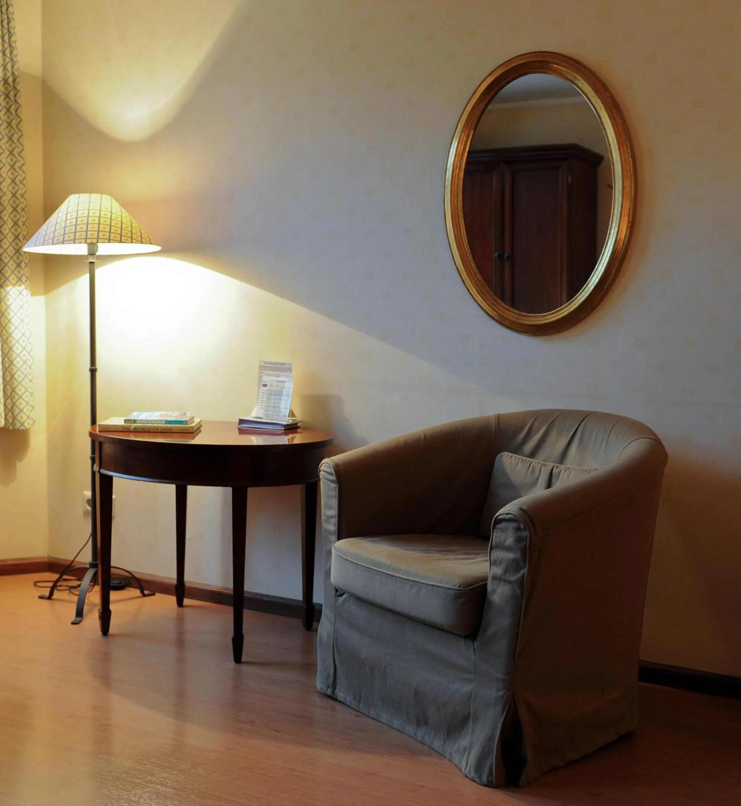 Seating area in Imperial Hotel Amsterdam