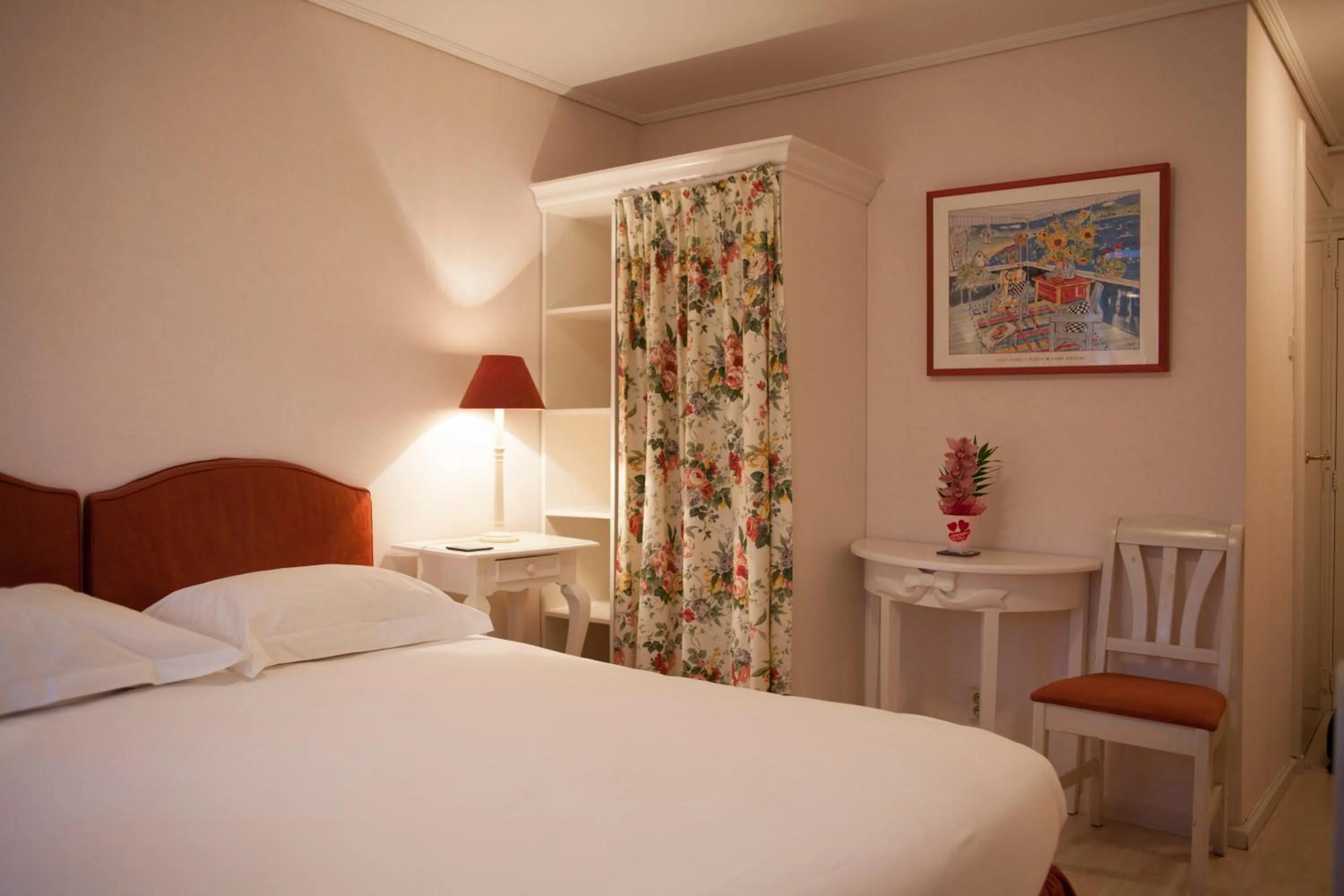 Bed in Imperial Hotel Amsterdam