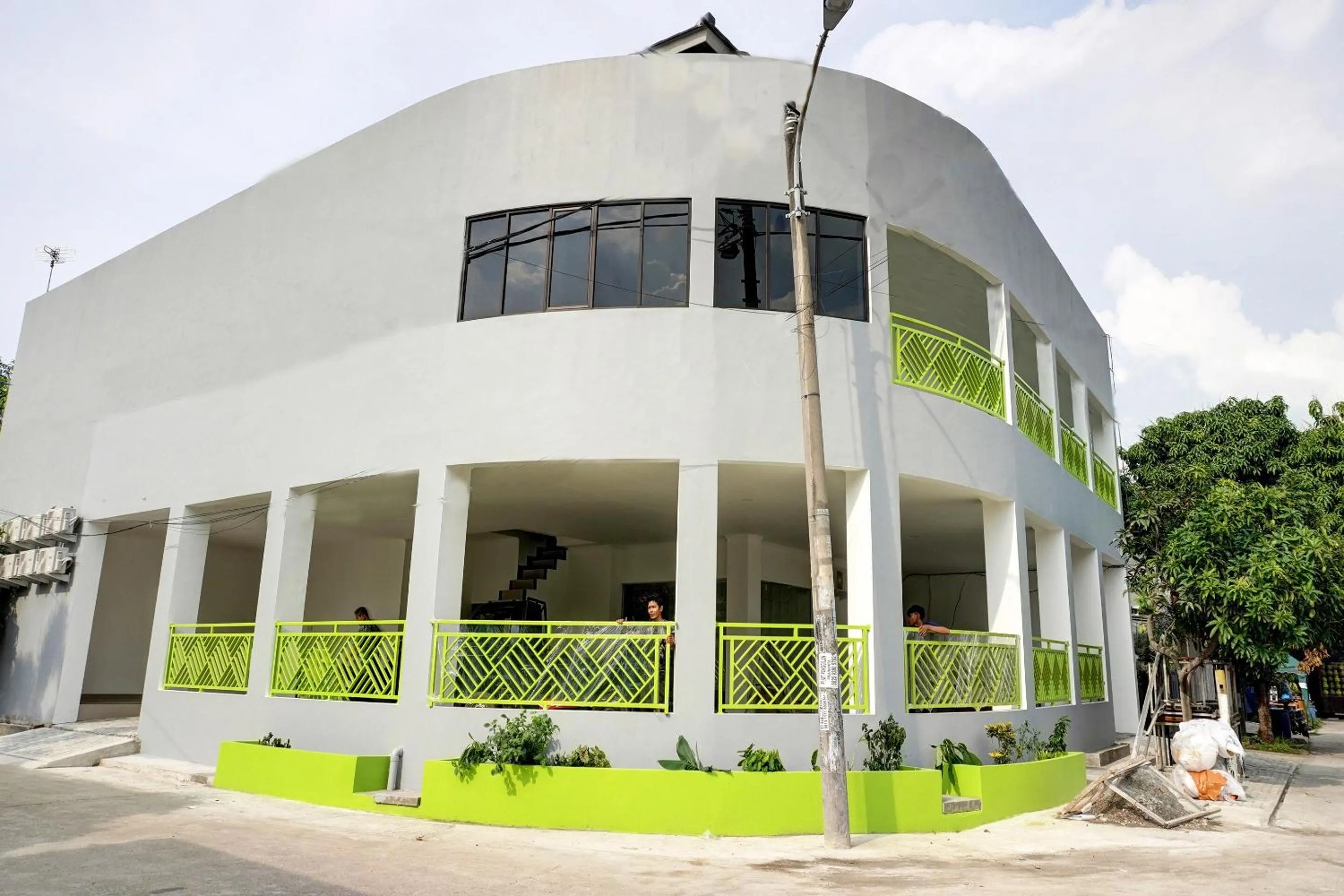 Facade/entrance in Capital O 92804 La Tansa Syariah Hotel