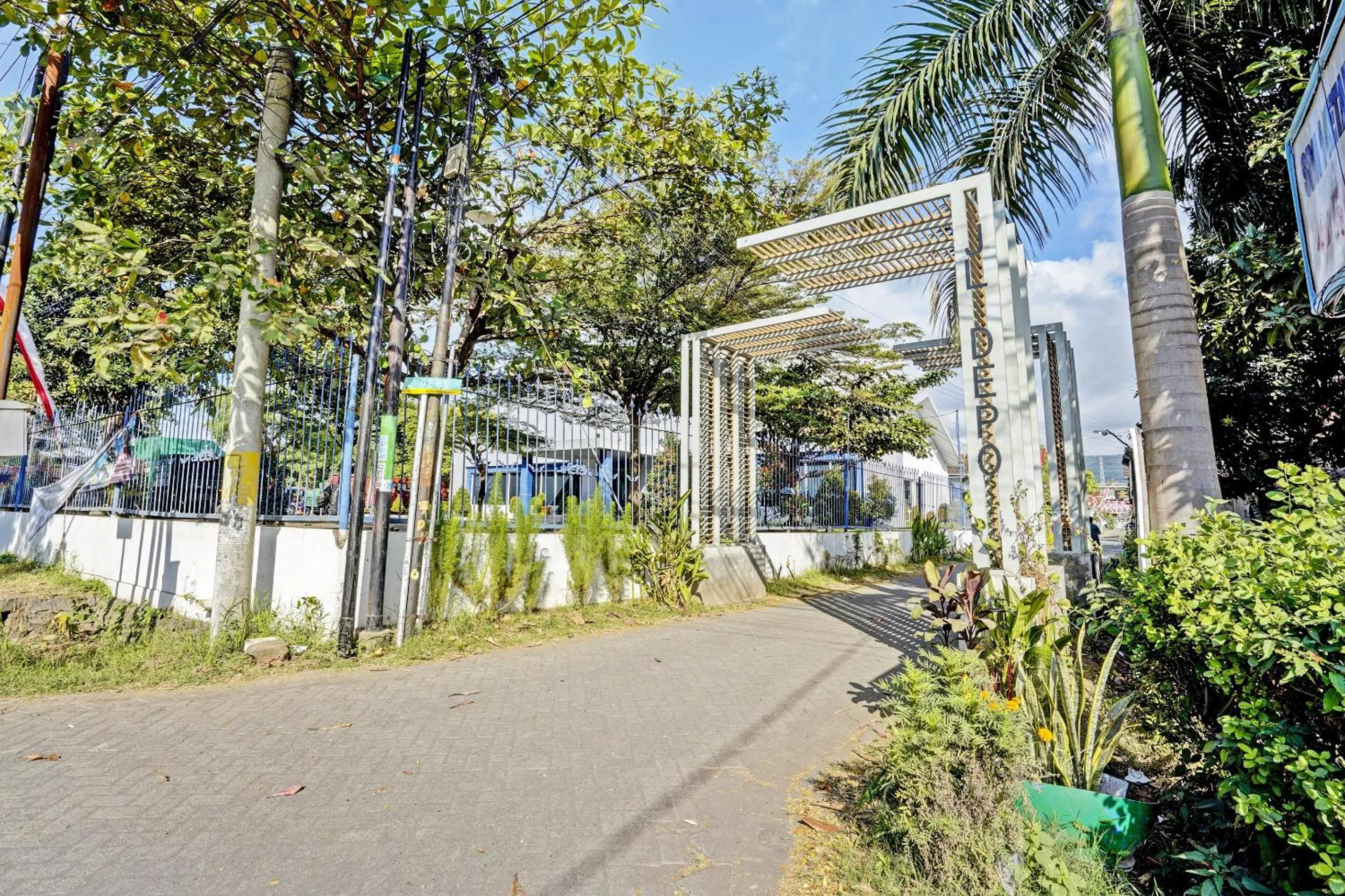 Facade/entrance in Hotel O Ana Homestay