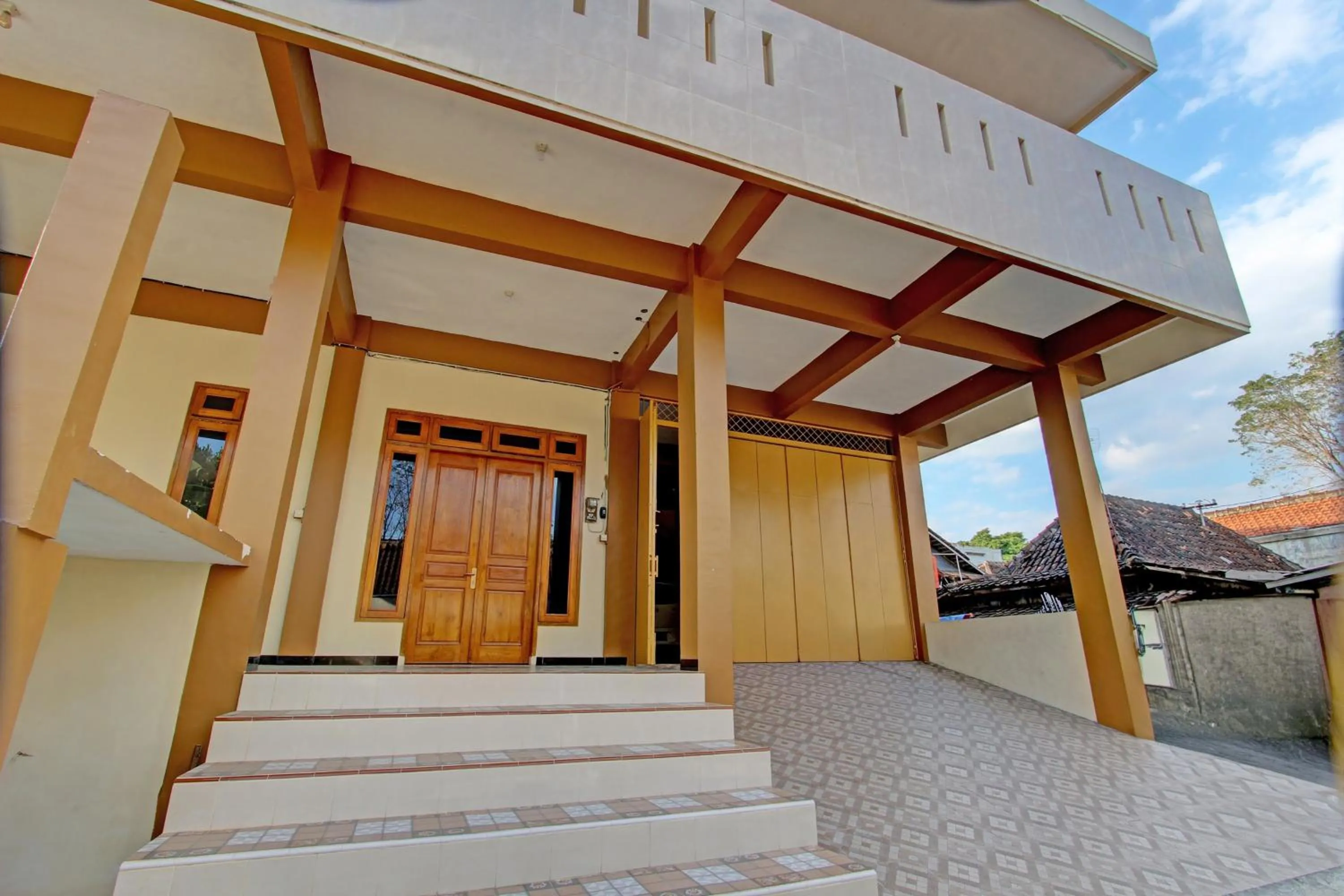 Facade/entrance in OYO Life 92812 Galih Kostel 2 Syariah