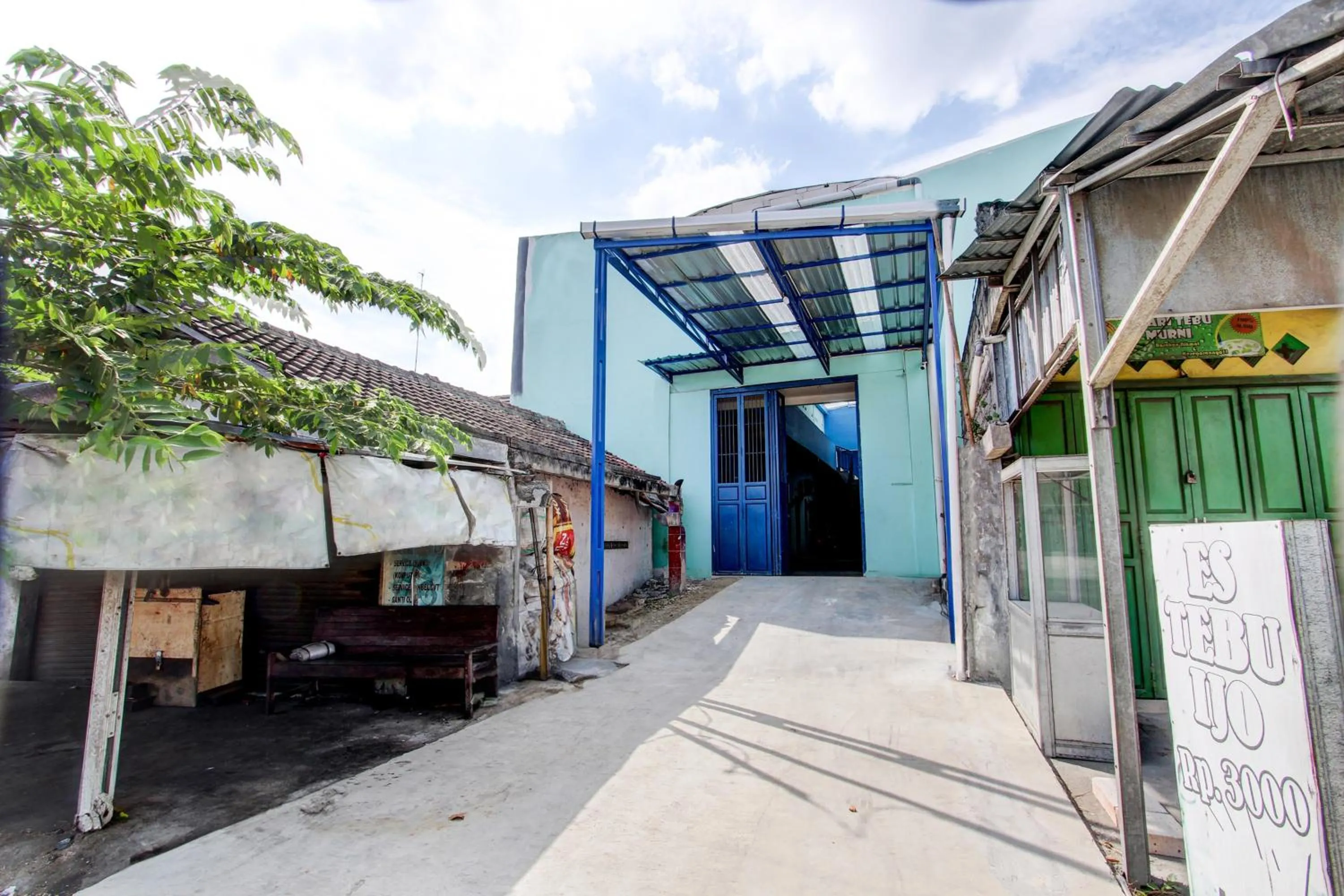 Facade/entrance in Hotel O Gioba Kost Syariah