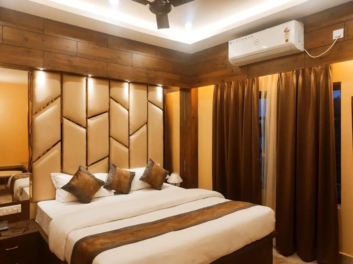 Bed in Hotel Friends Palace