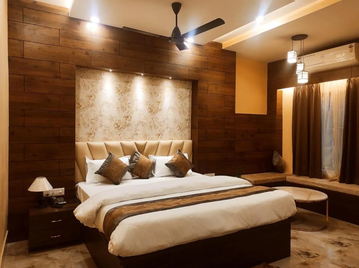 Bed in Hotel Friends Palace