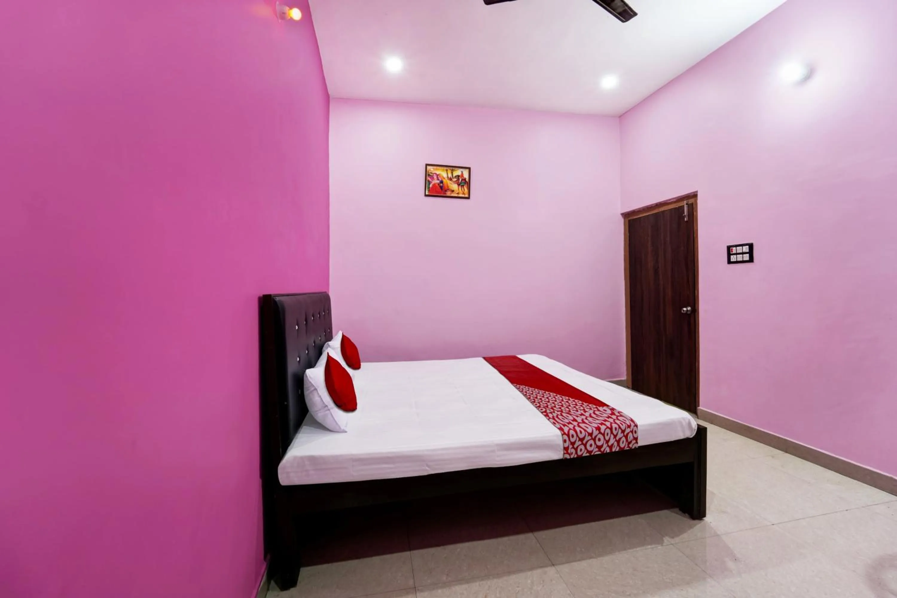 Bedroom in Hotel O by OYO Raj Munmun Hotel