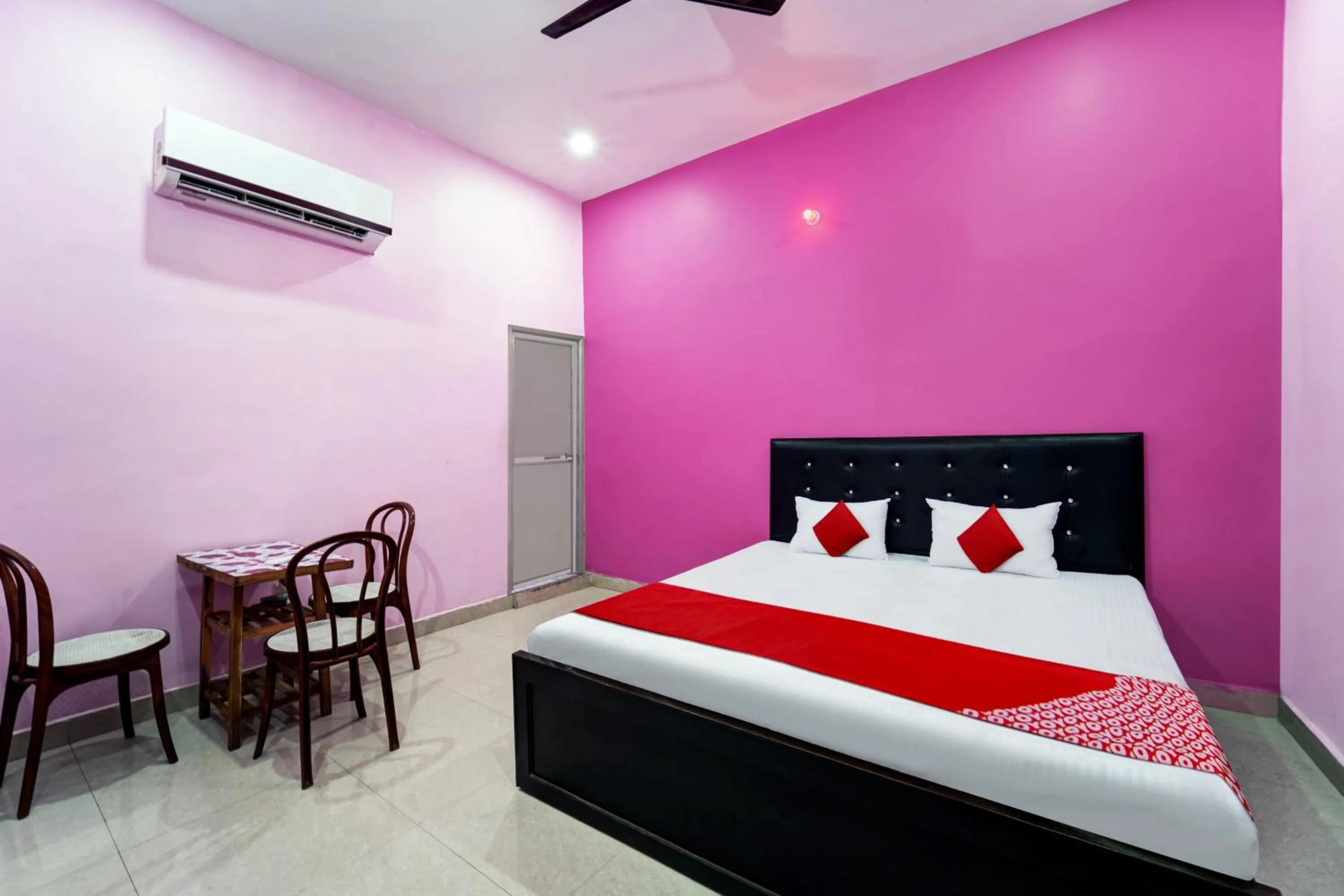 Bedroom in Hotel O by OYO Raj Munmun Hotel