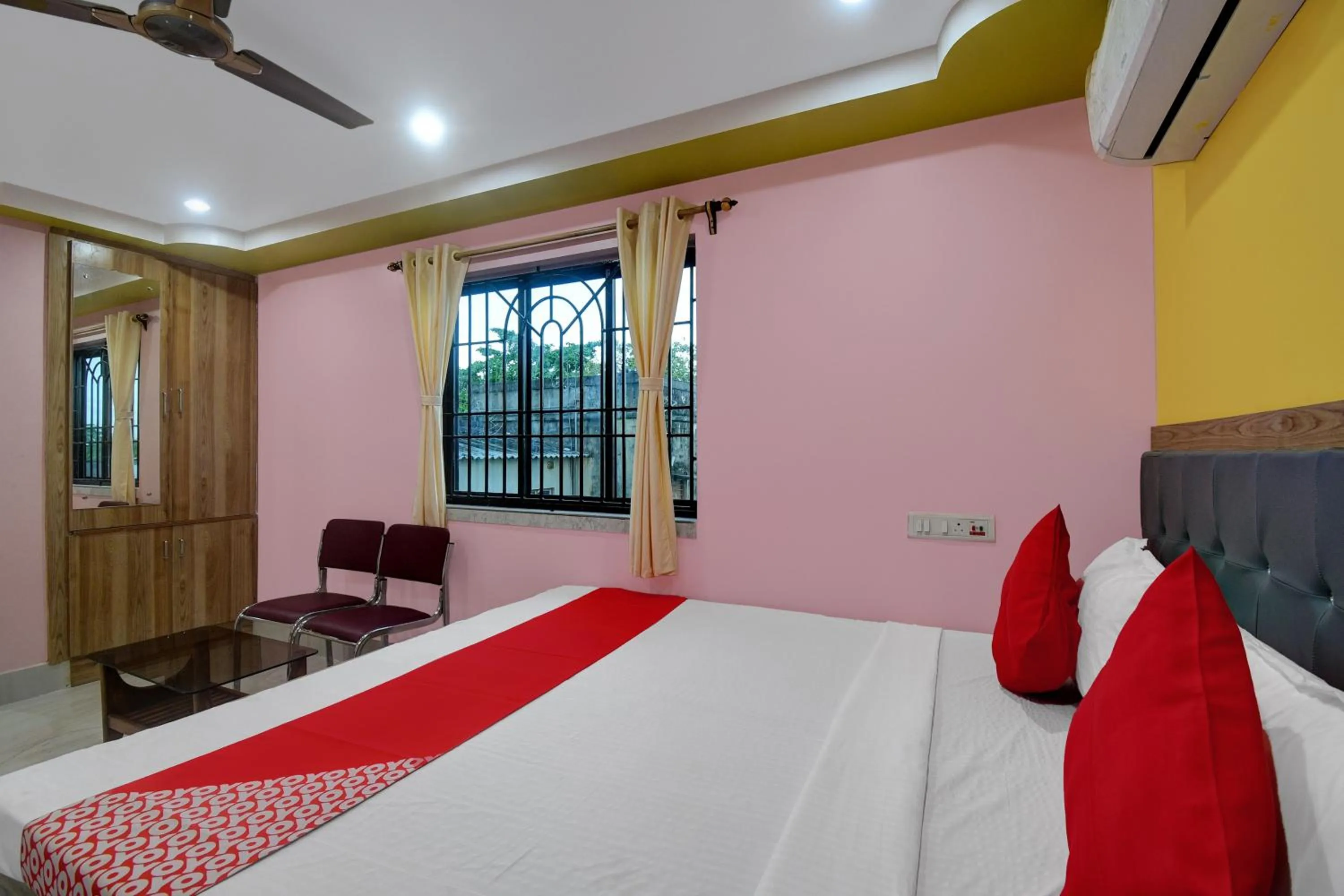 Bedroom, Bed in Super Hotel O Mahal And Restaurant Kanchrapara
