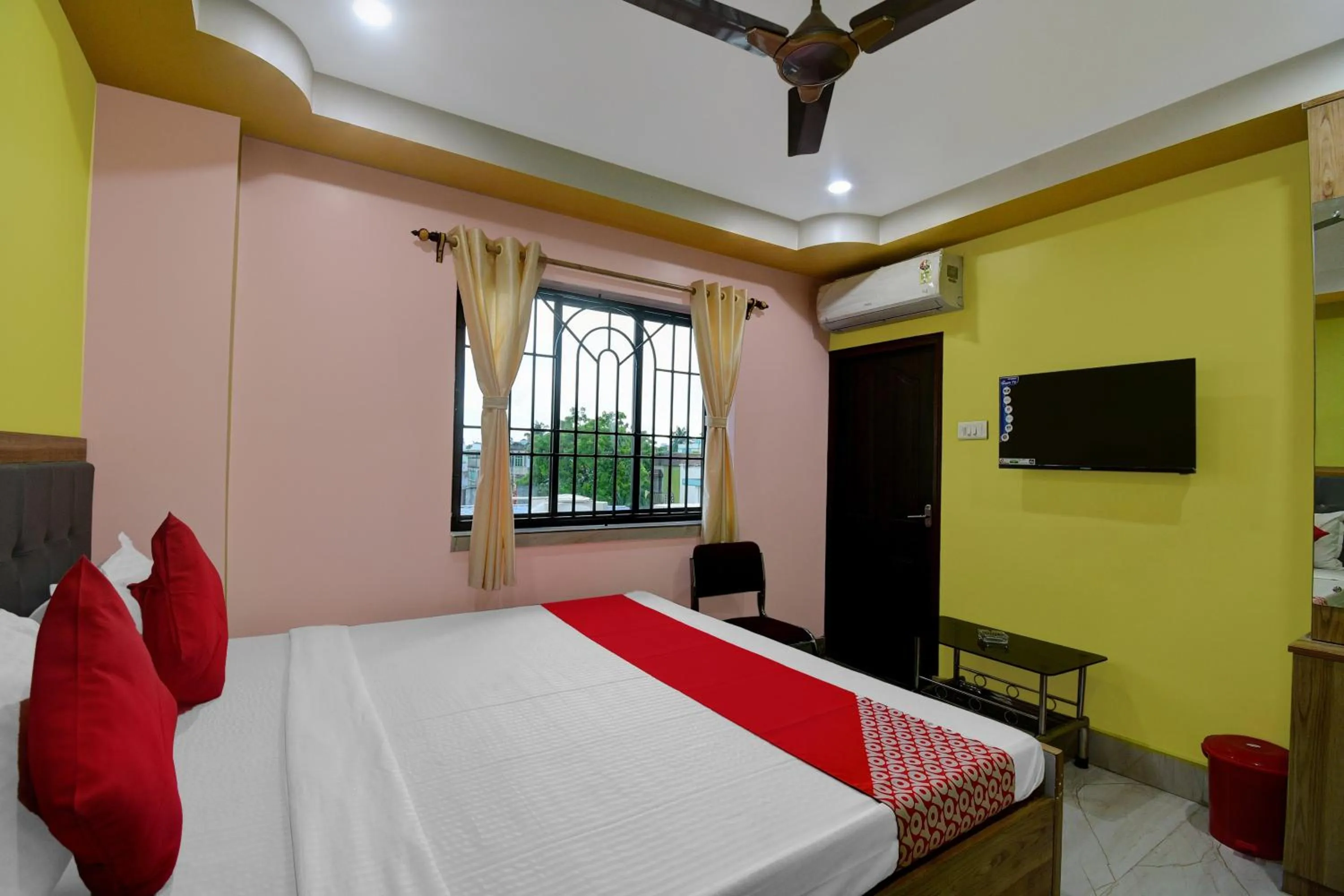 Bedroom, Bed in Super Hotel O Mahal And Restaurant Kanchrapara